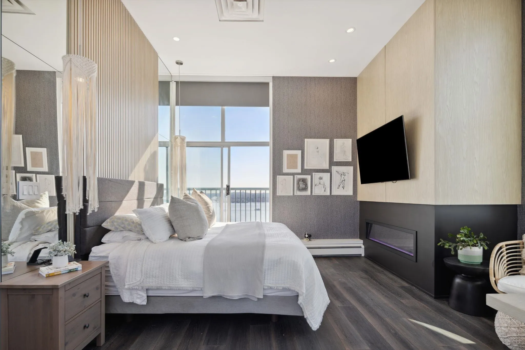 2901 120 W 2nd Street