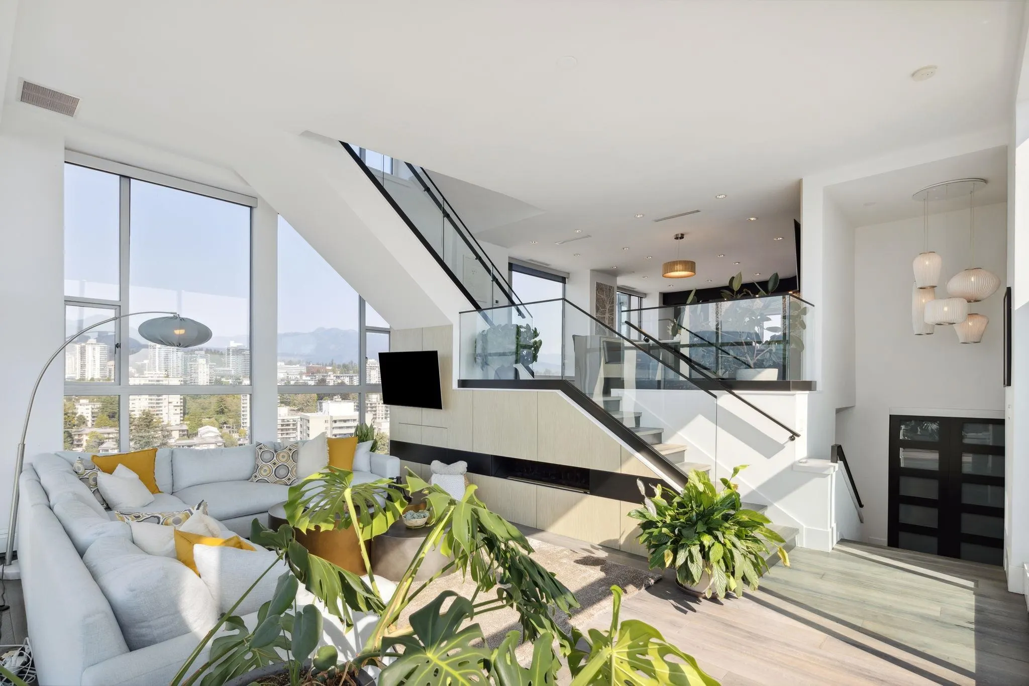 2901 120 W 2nd Street