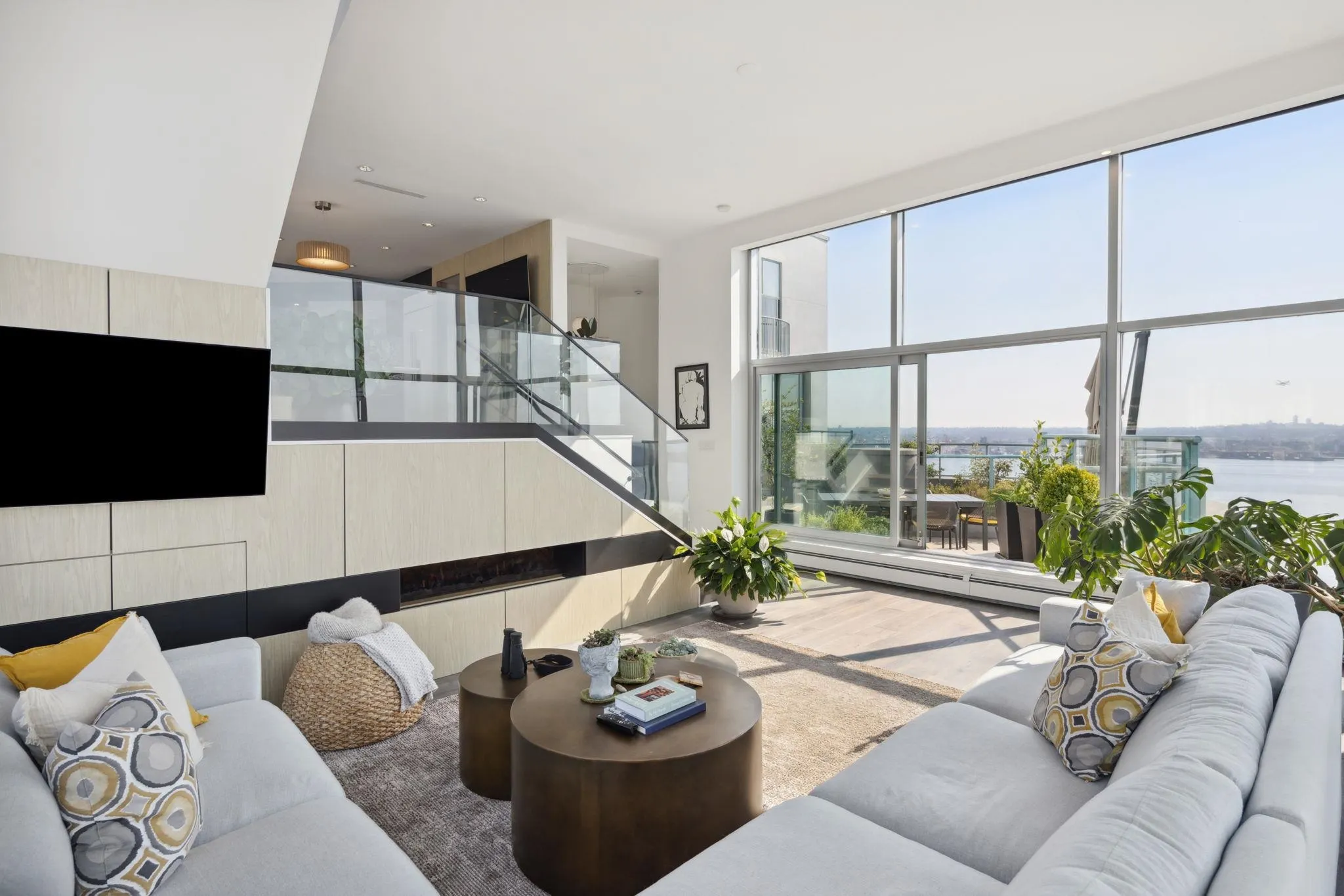 2901 120 W 2nd Street