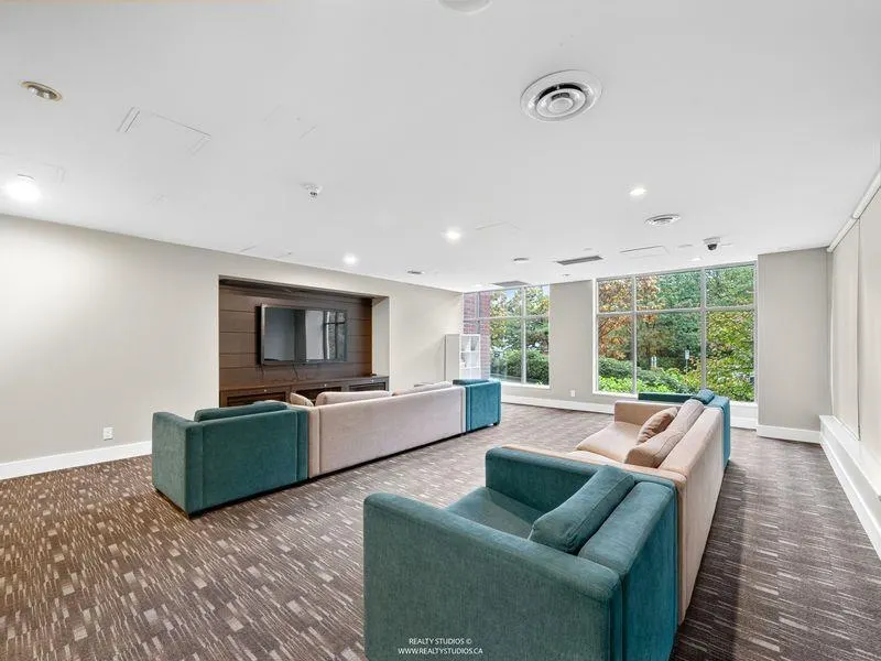 803 301 Capilano Road