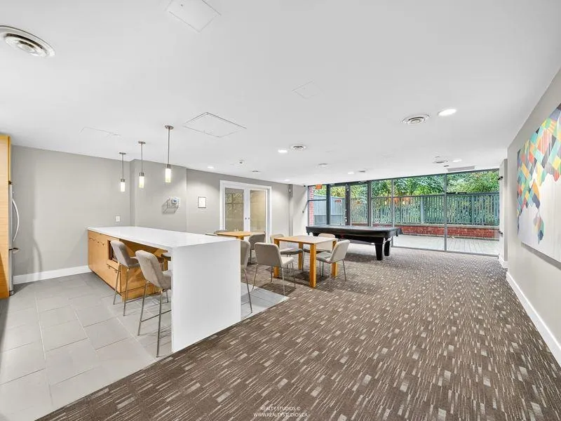 803 301 Capilano Road