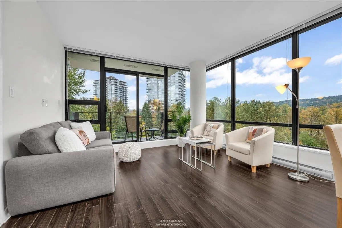 803 301 Capilano Road