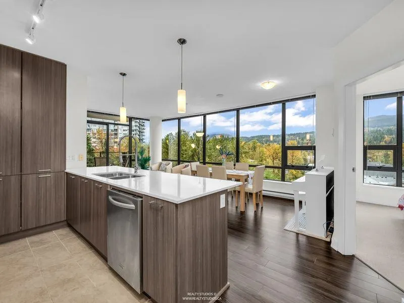 803 301 Capilano Road