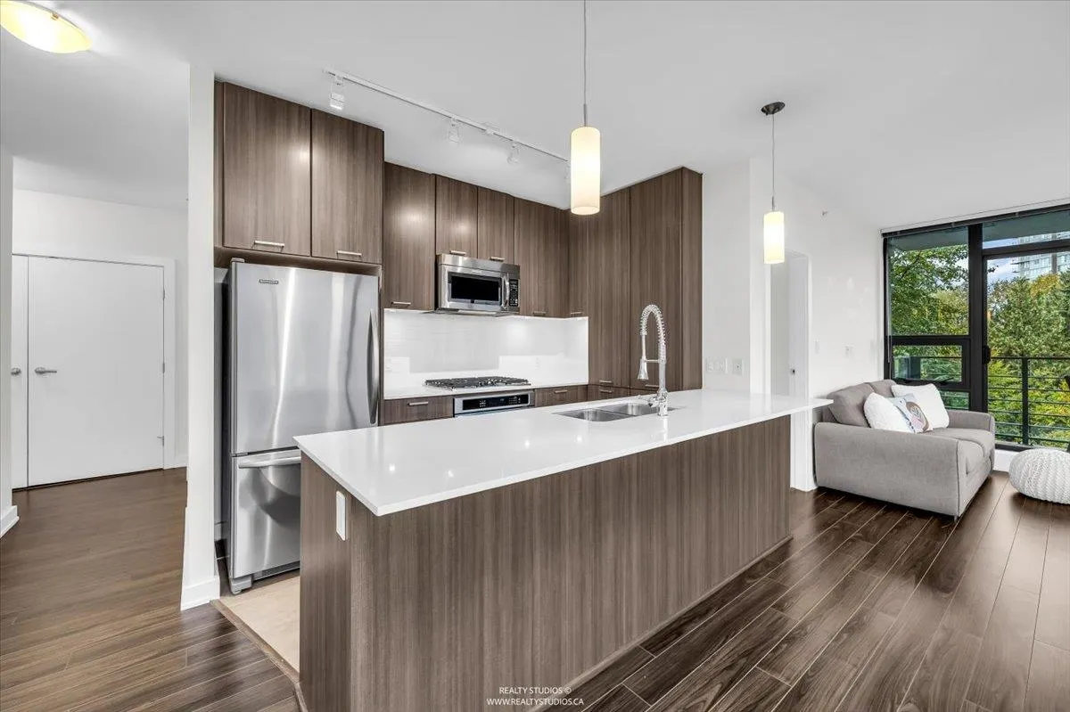 803 301 Capilano Road