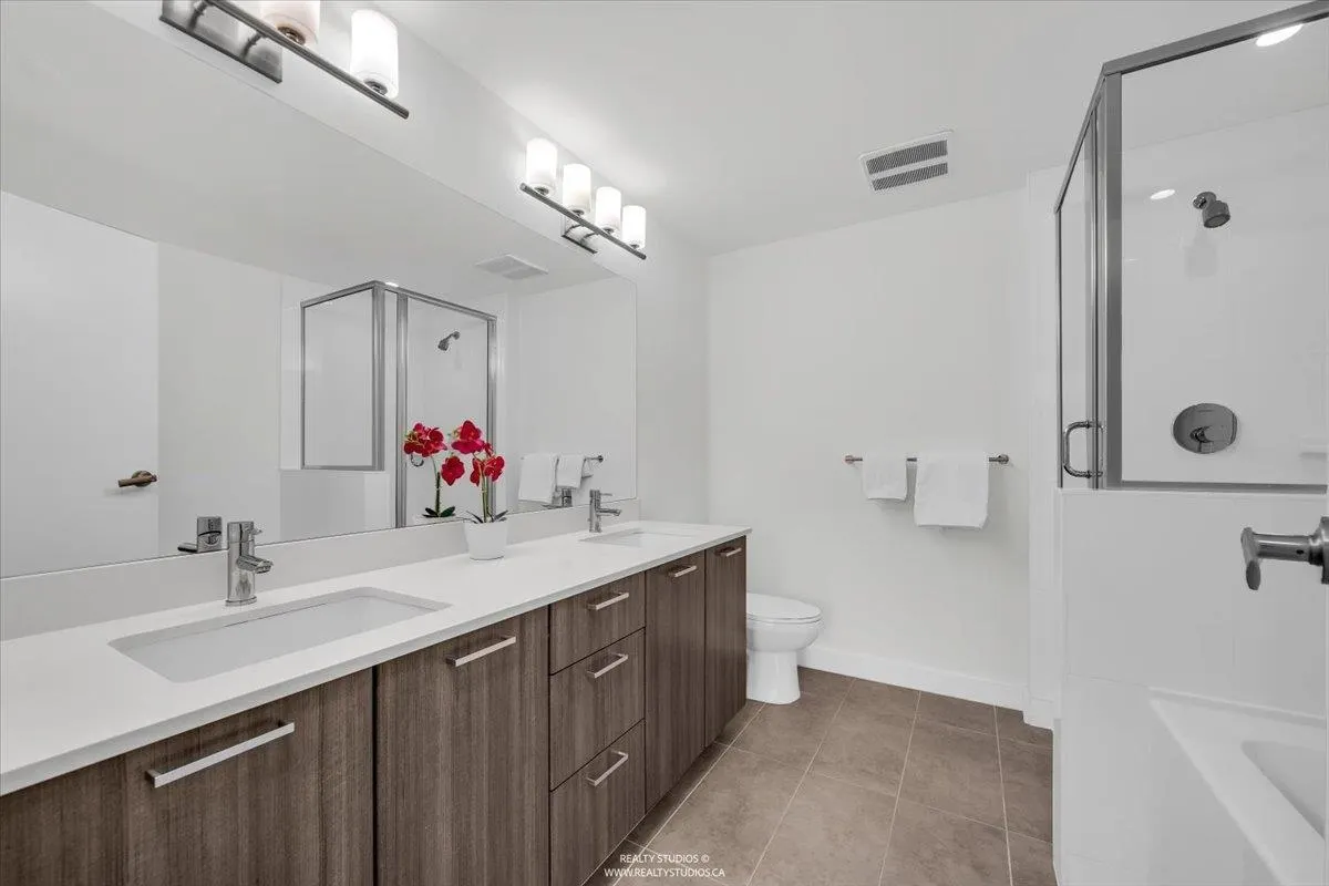 803 301 Capilano Road