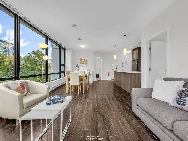 803 301 Capilano Road