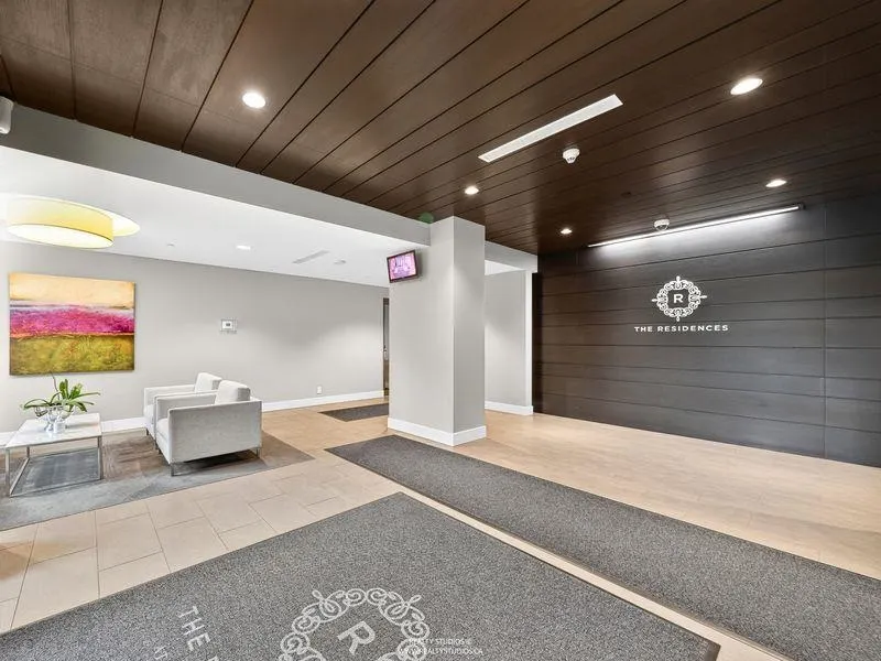 803 301 Capilano Road