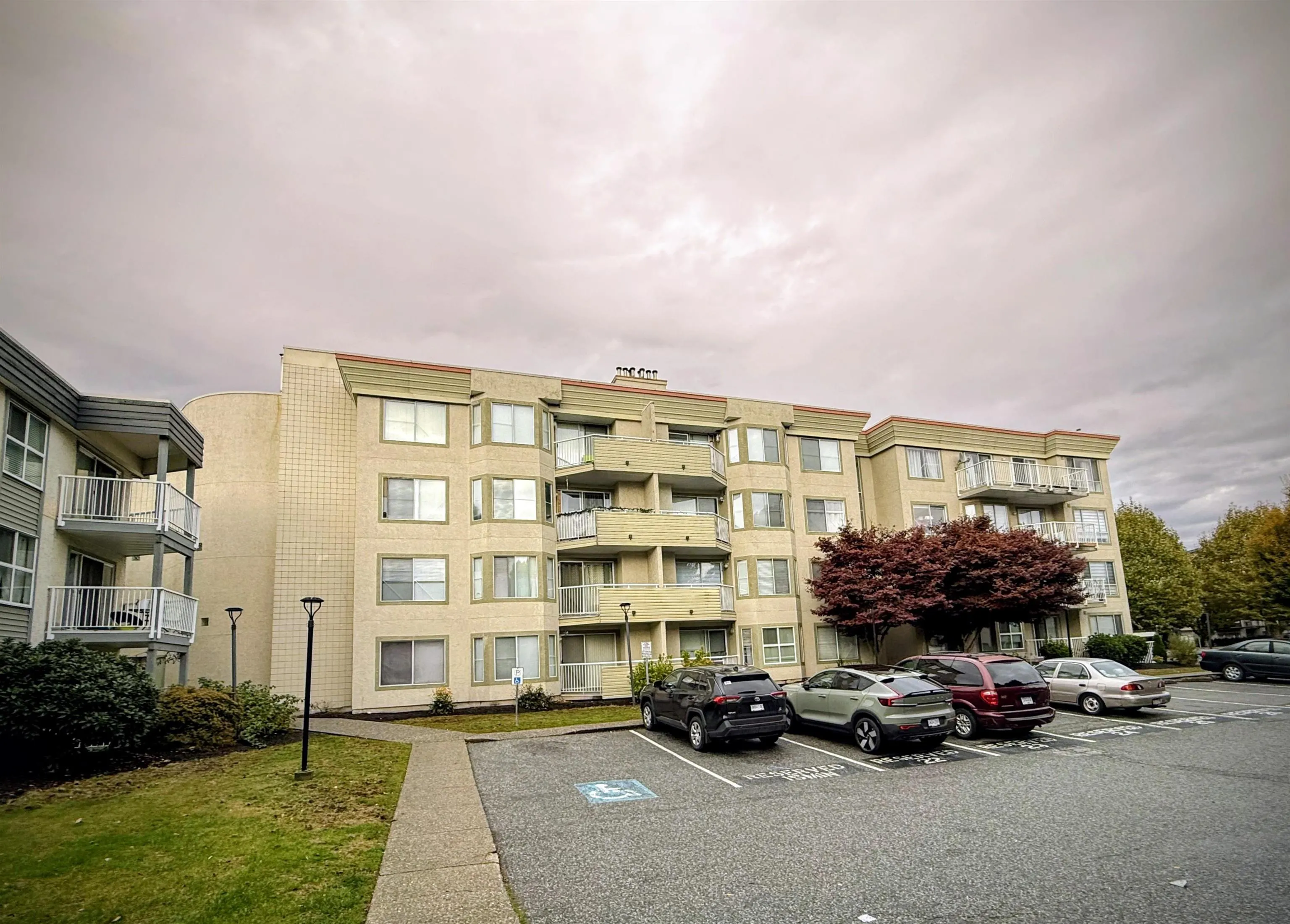 433 32830 George Ferguson Way