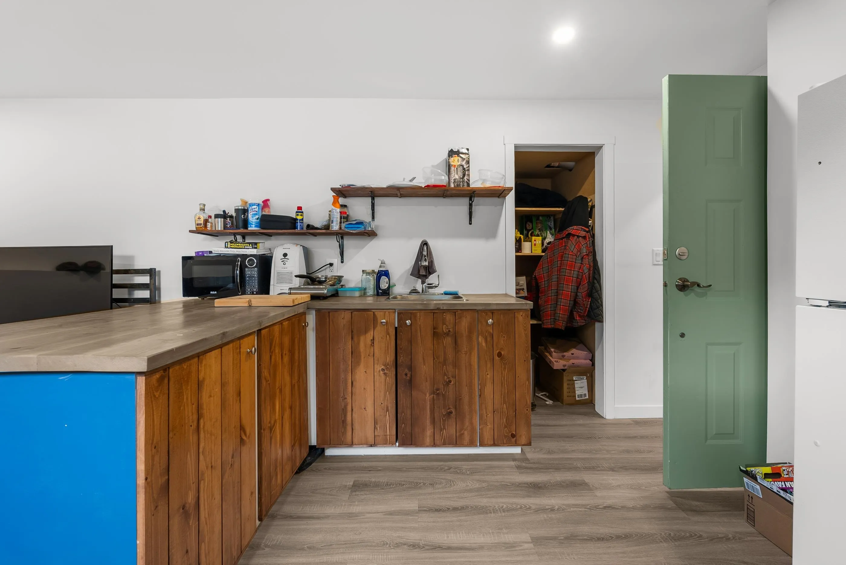 335 Nechiefman Street