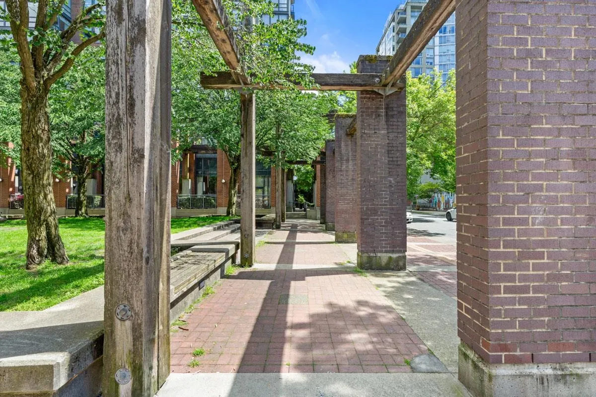 17E 139 Drake Street