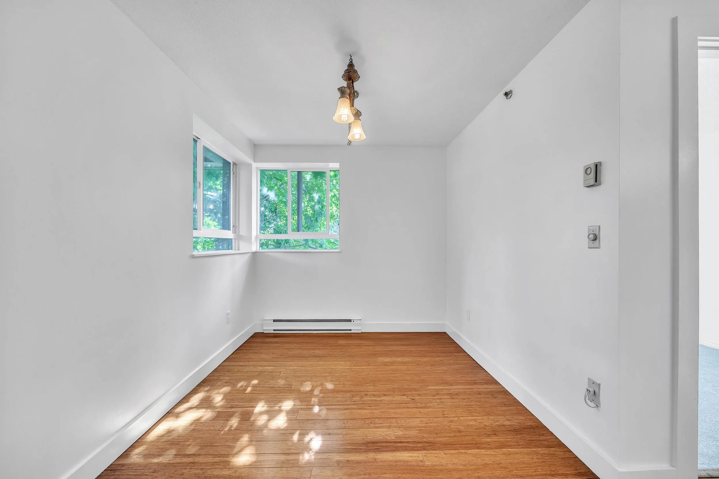 28 1345 W 4th Avenue