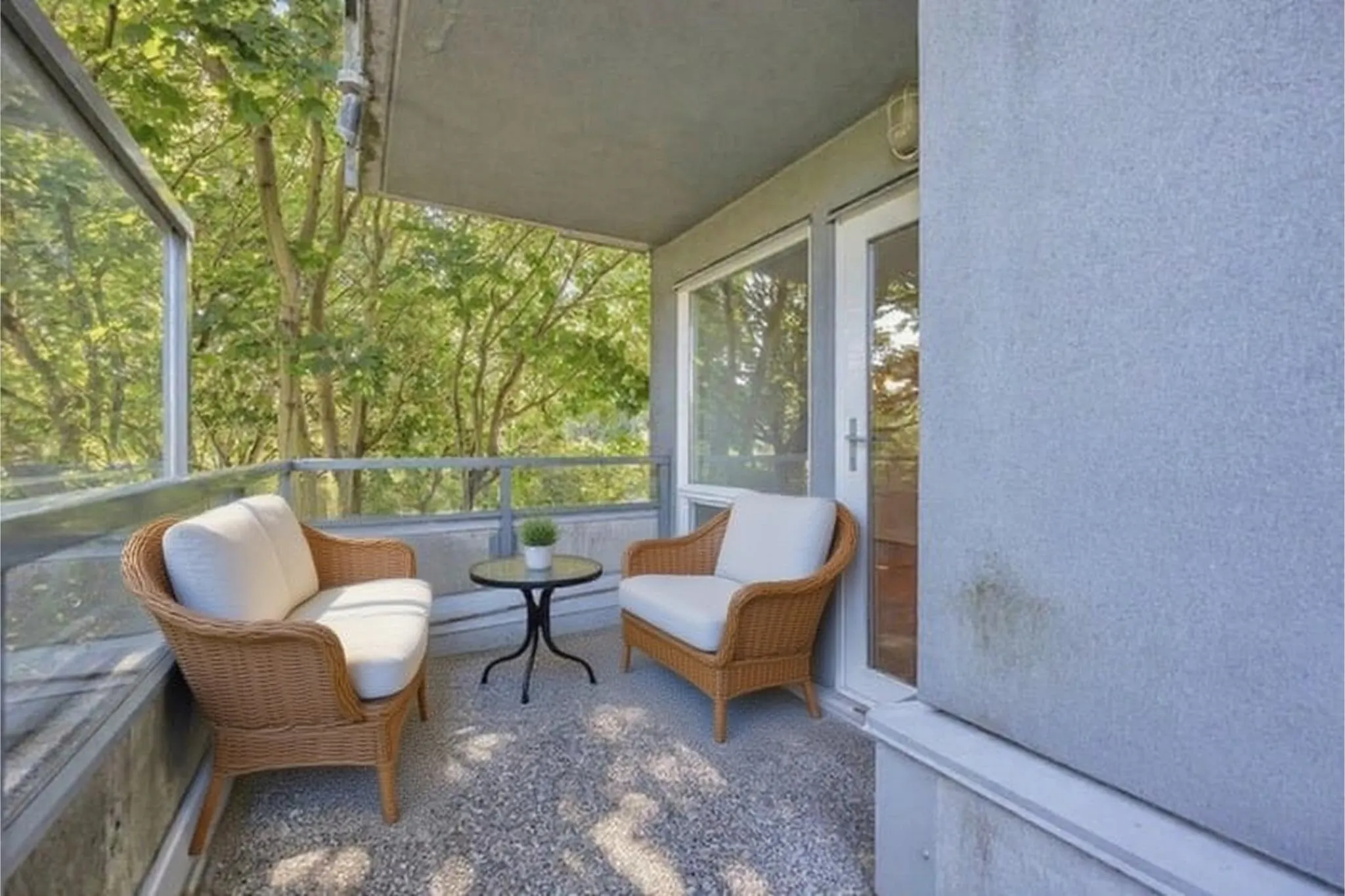 28 1345 W 4th Avenue