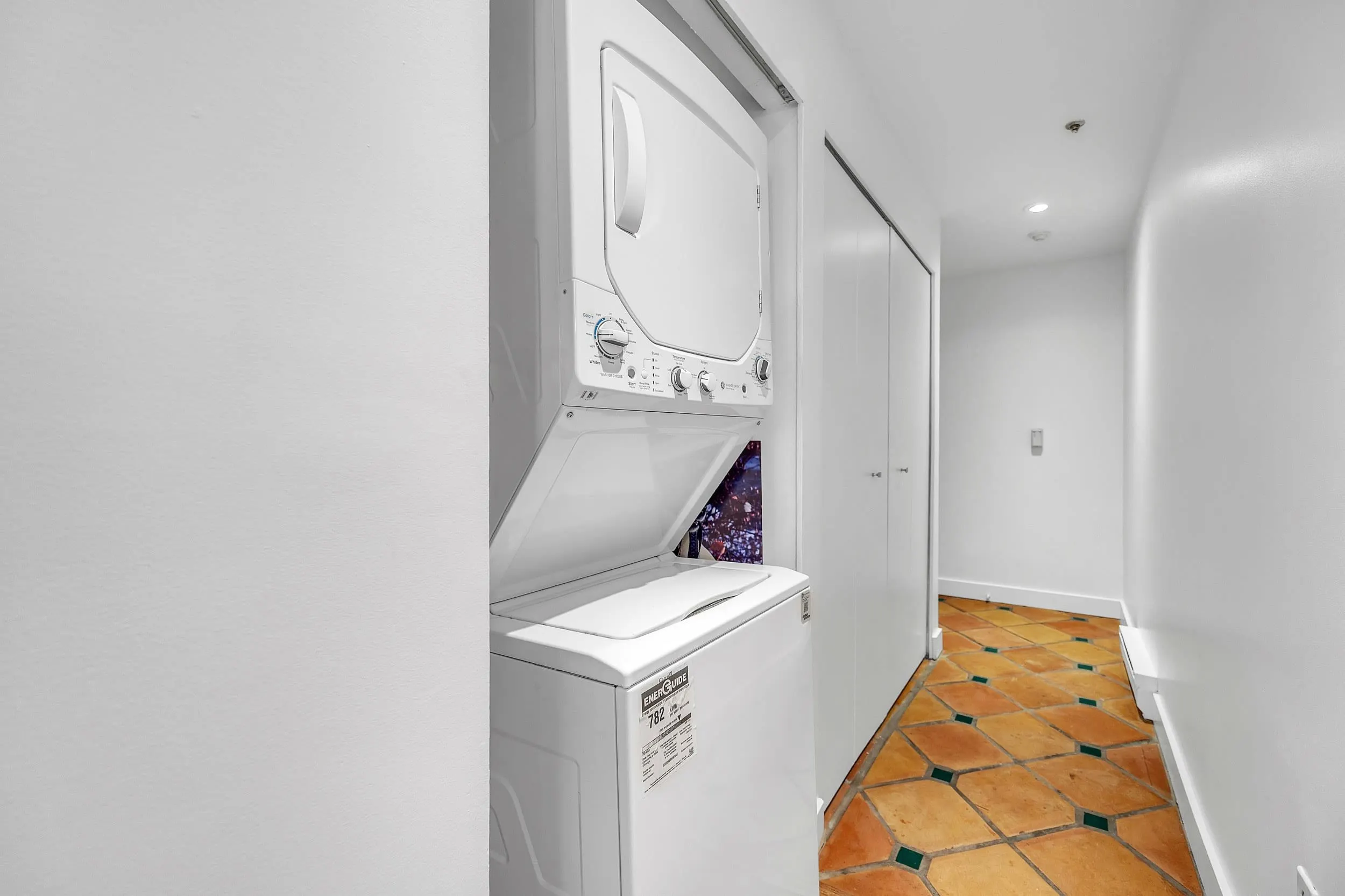 28 1345 W 4th Avenue