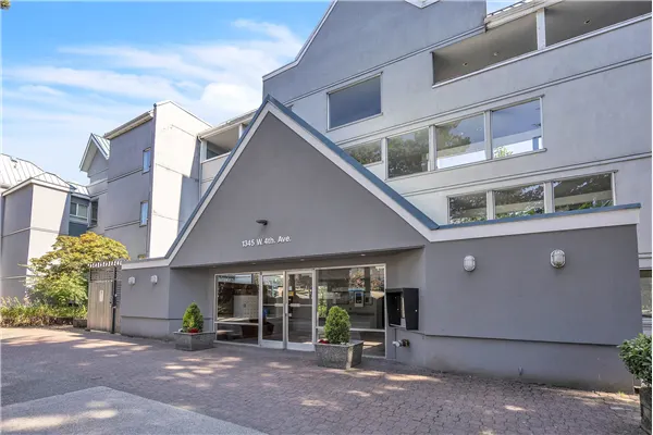 28 1345 W 4th Avenue