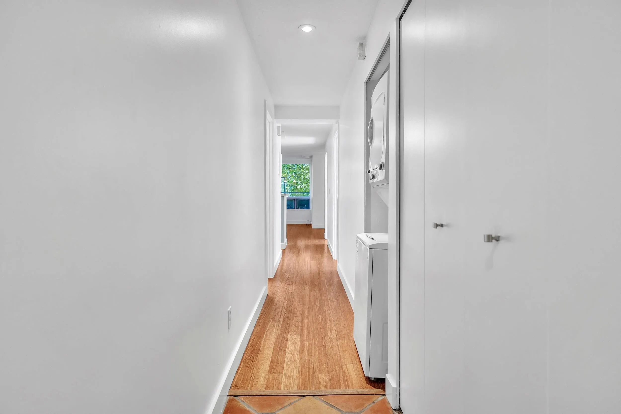 28 1345 W 4th Avenue