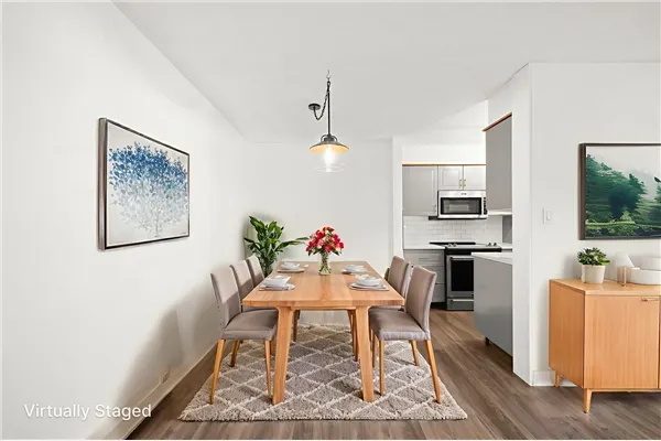 110 9847 Manchester Drive