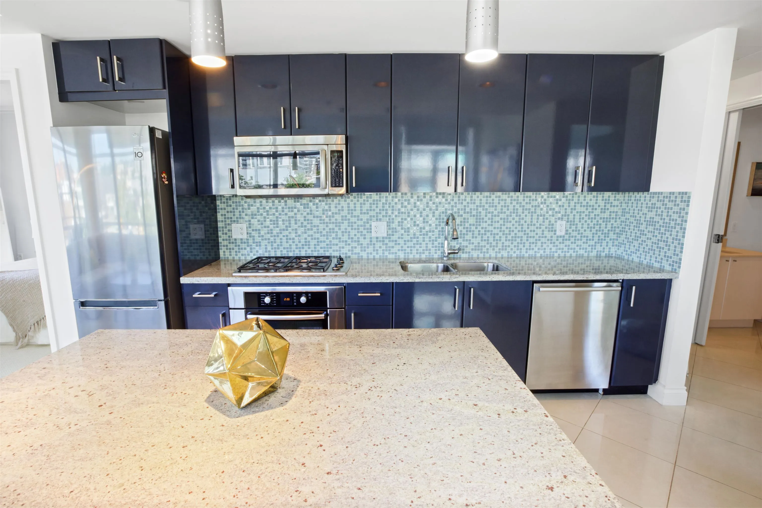 502 172 Victory Ship Way