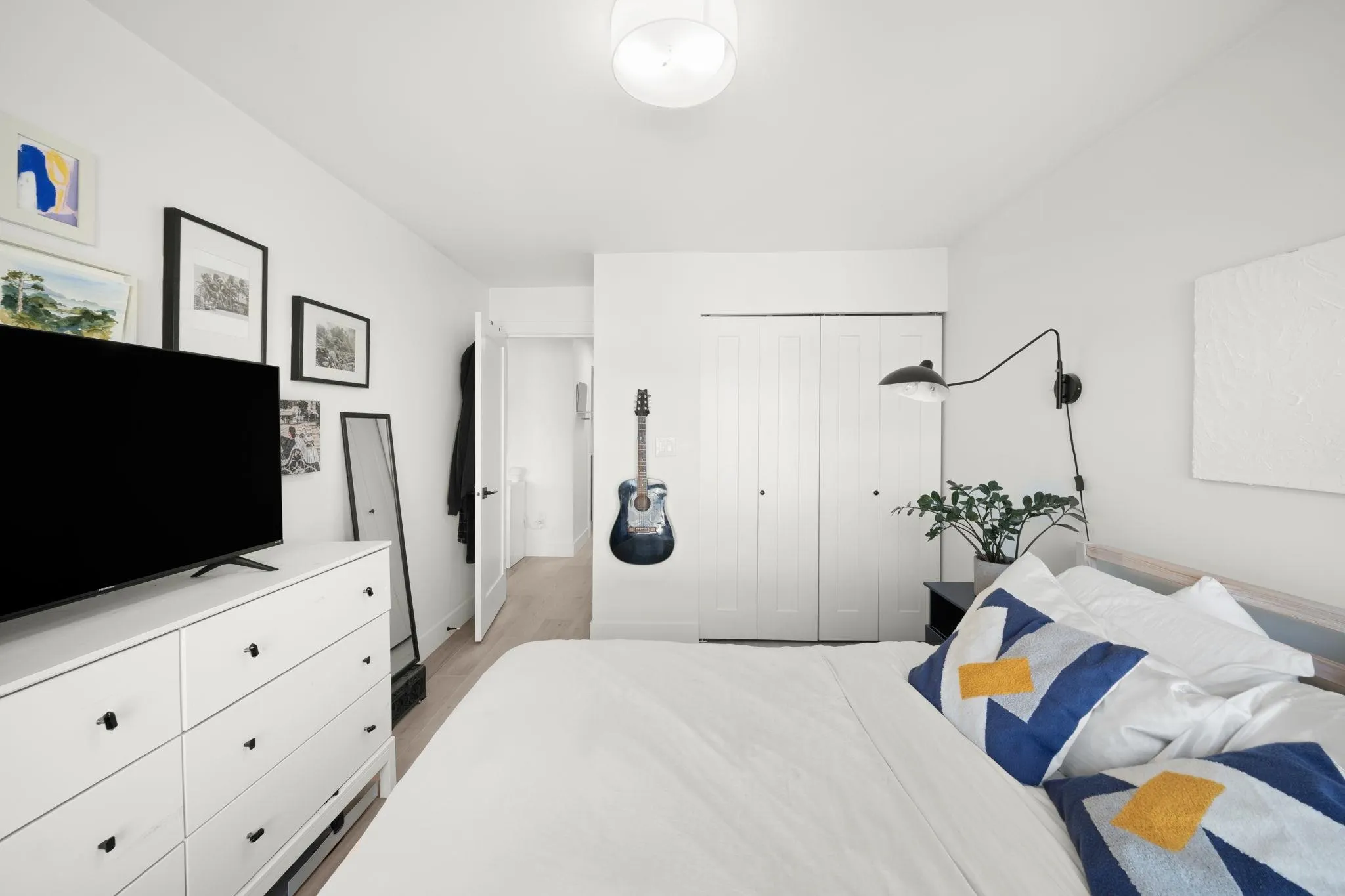 302 2366 Wall Street