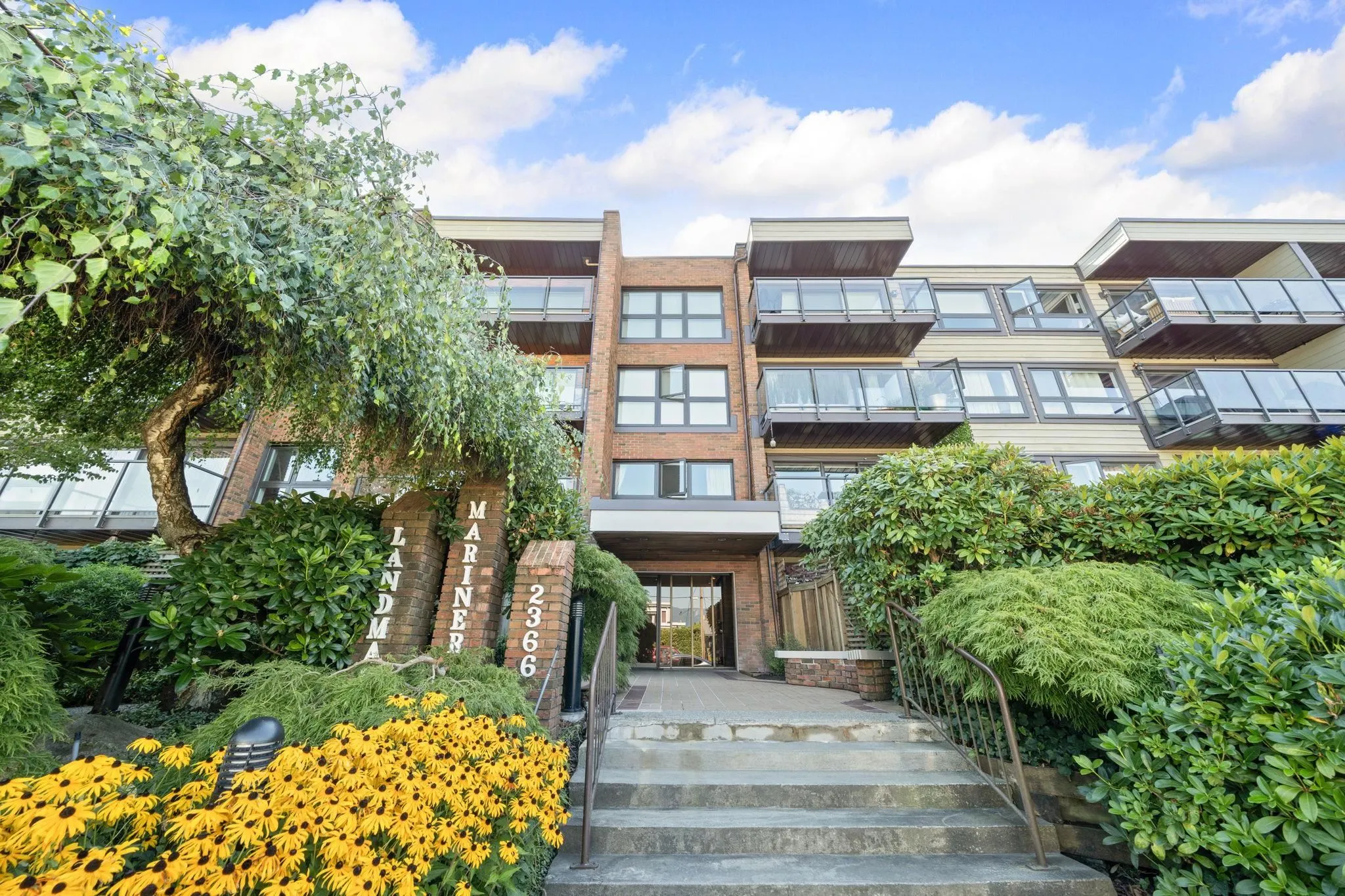 302 2366 Wall Street