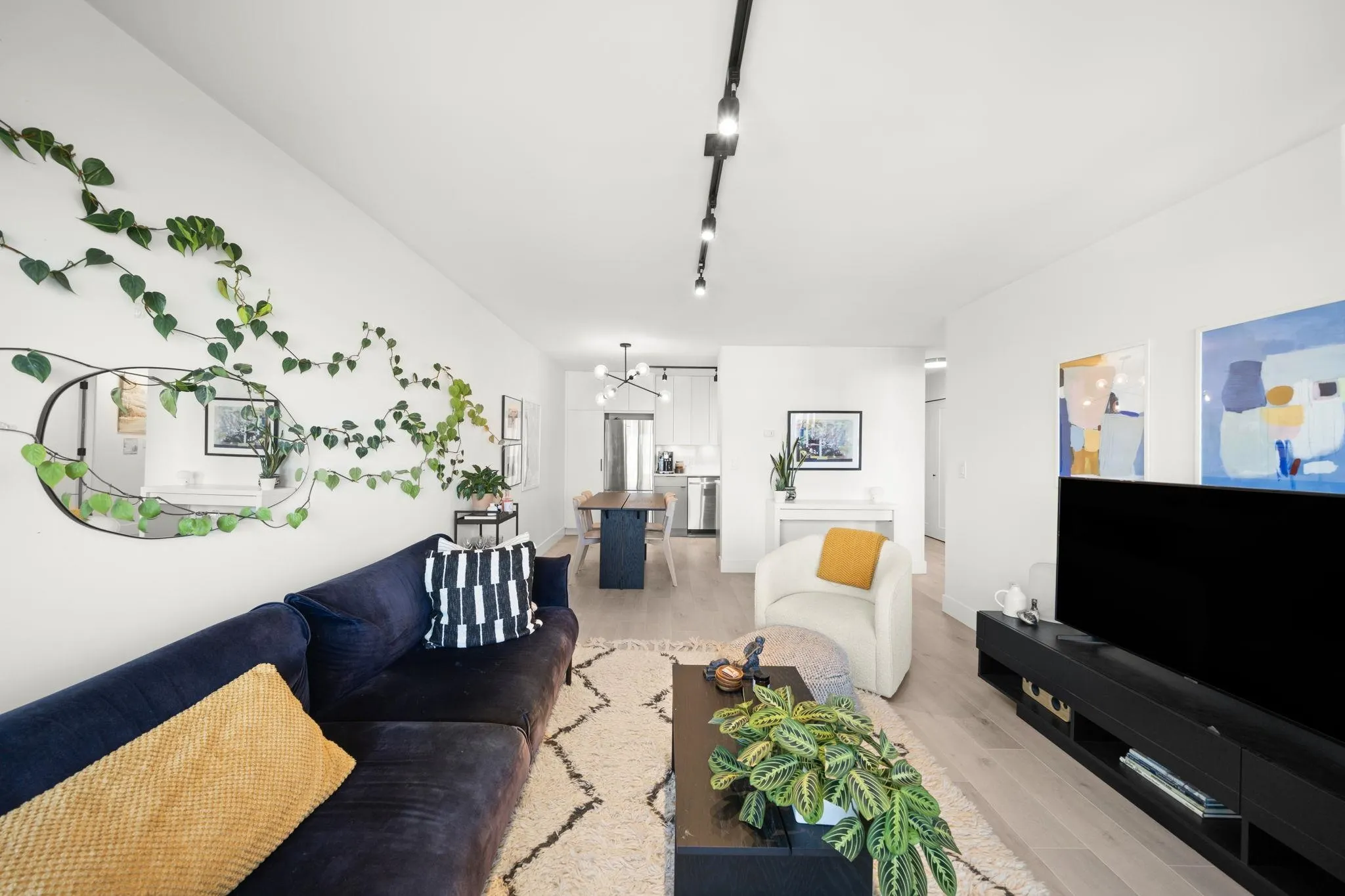 302 2366 Wall Street