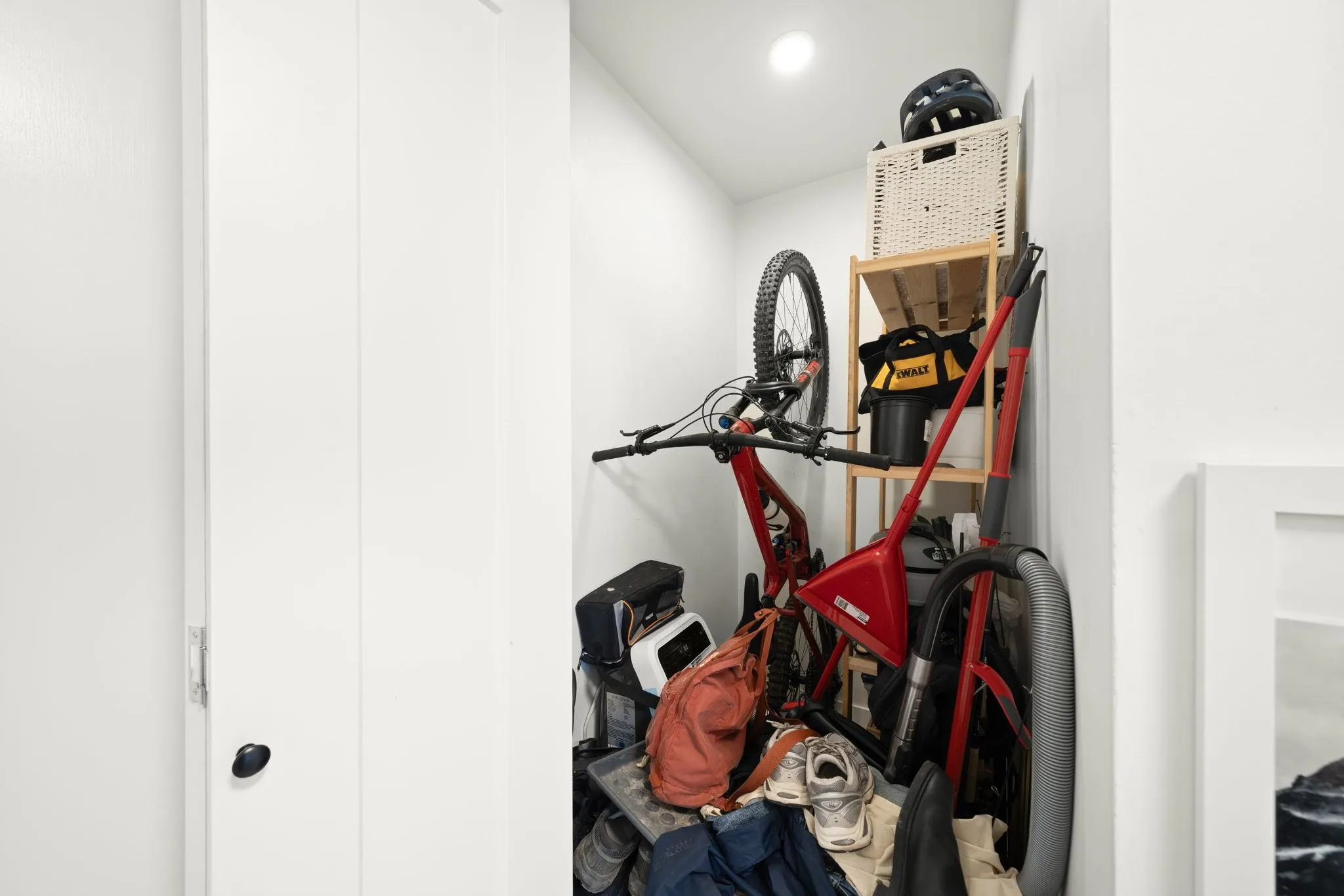 302 2366 Wall Street