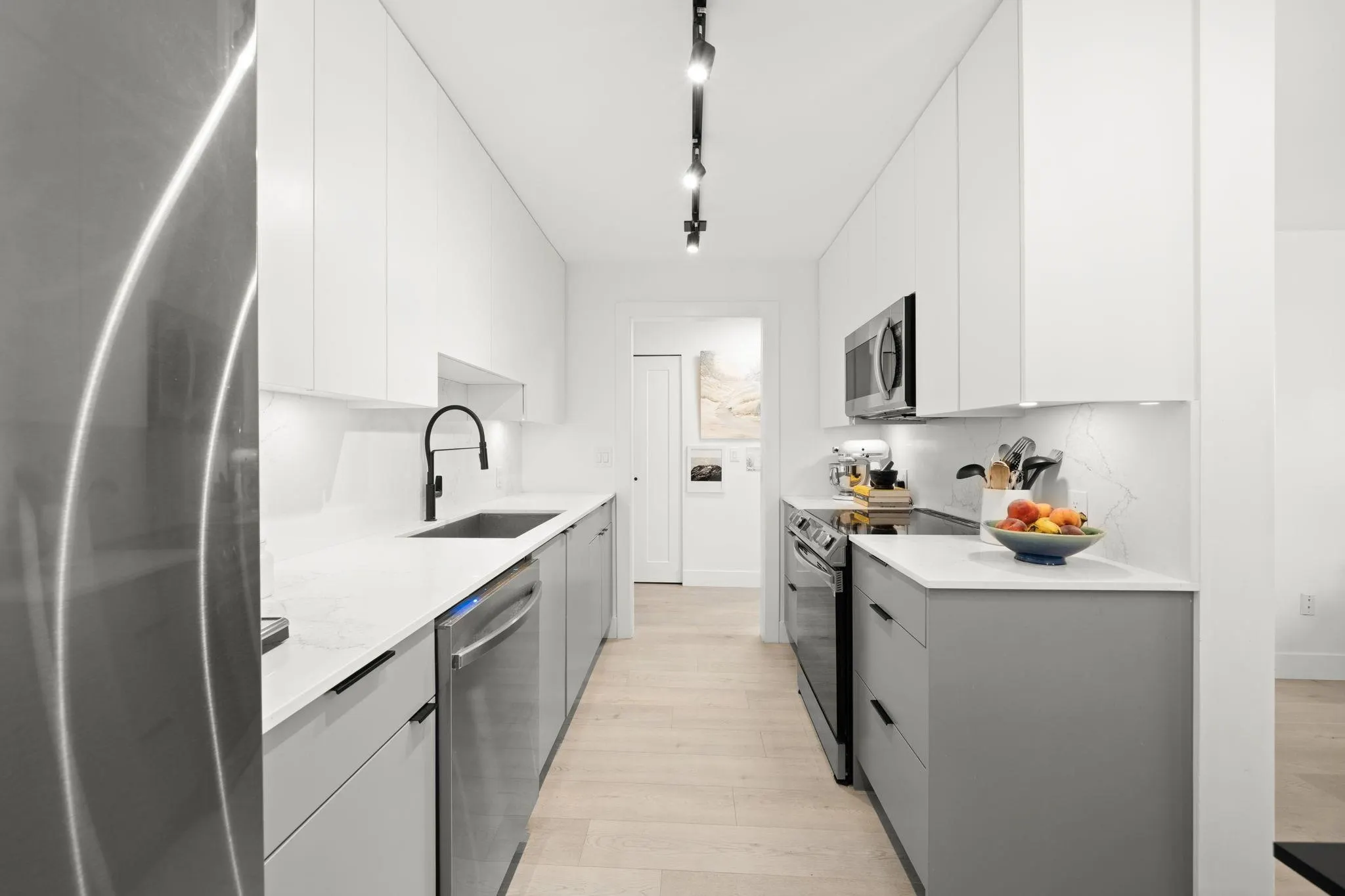 302 2366 Wall Street