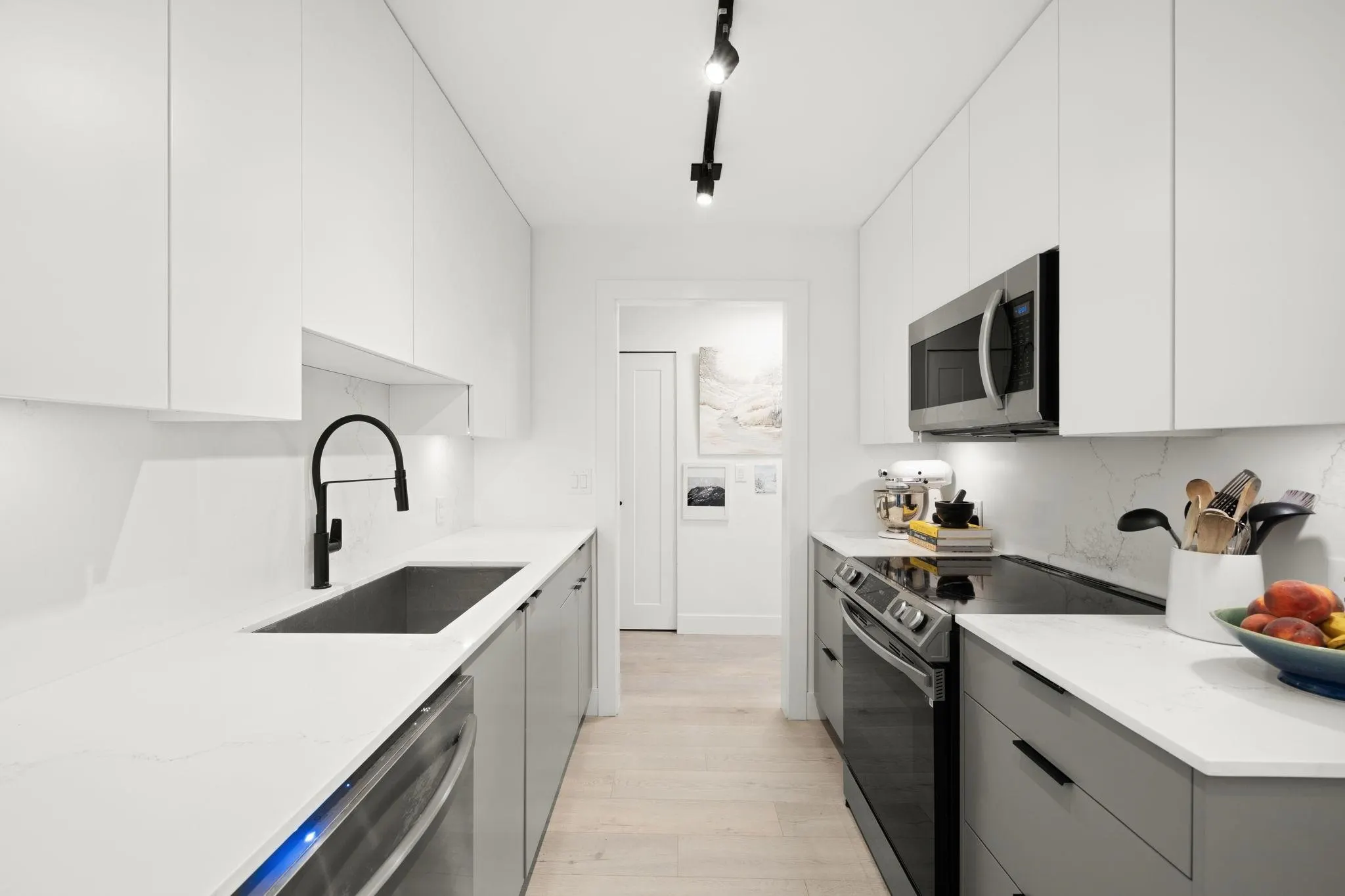 302 2366 Wall Street