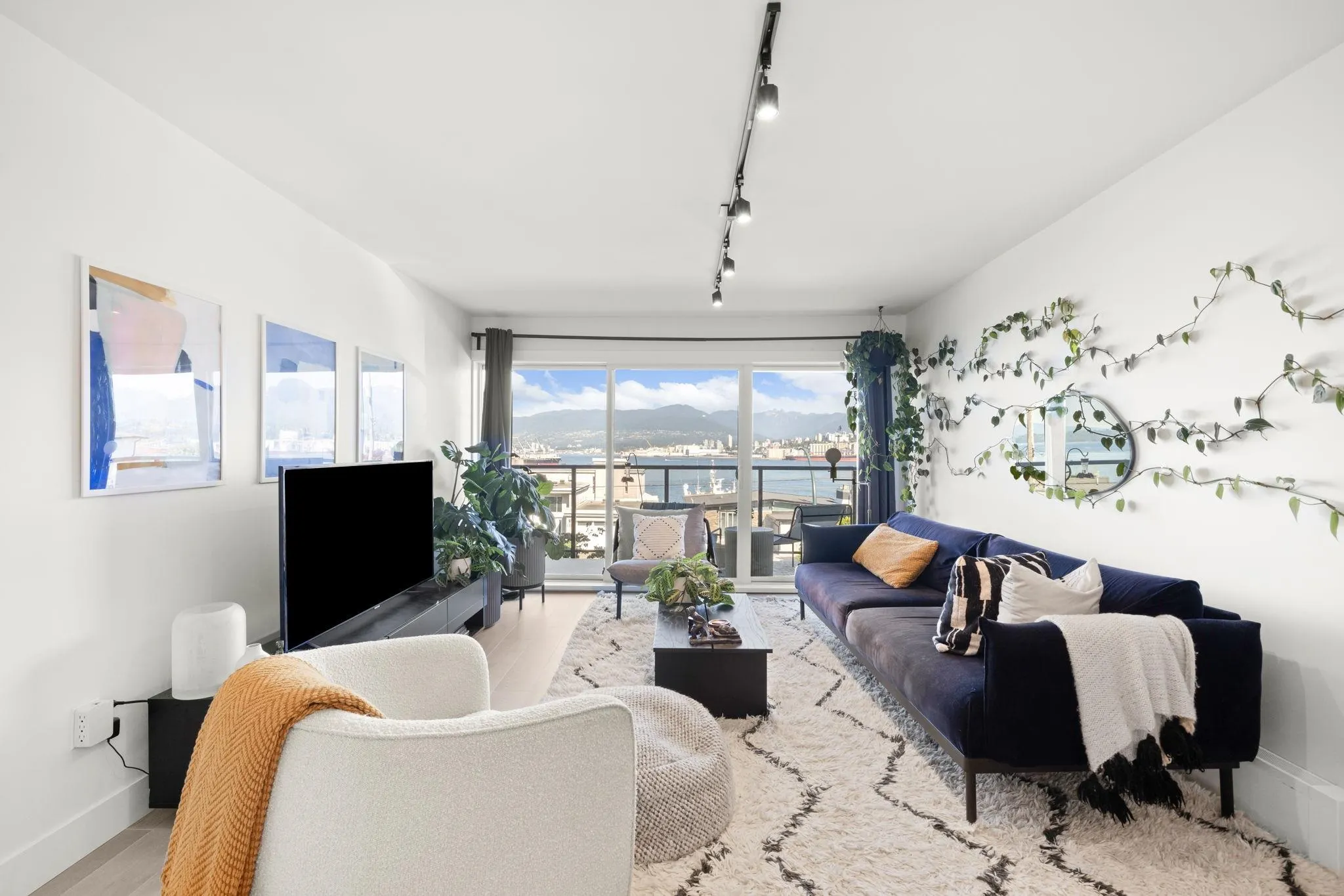 302 2366 Wall Street