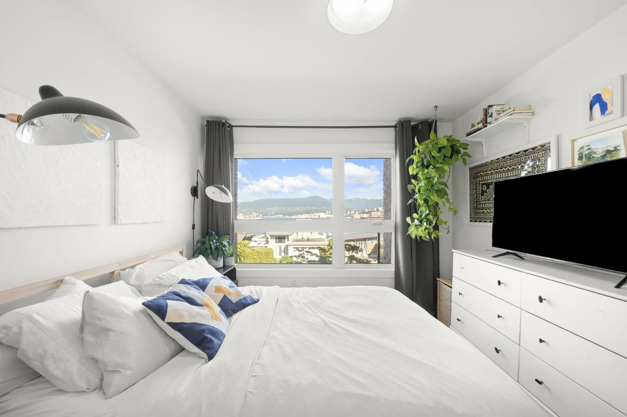 302 2366 Wall Street