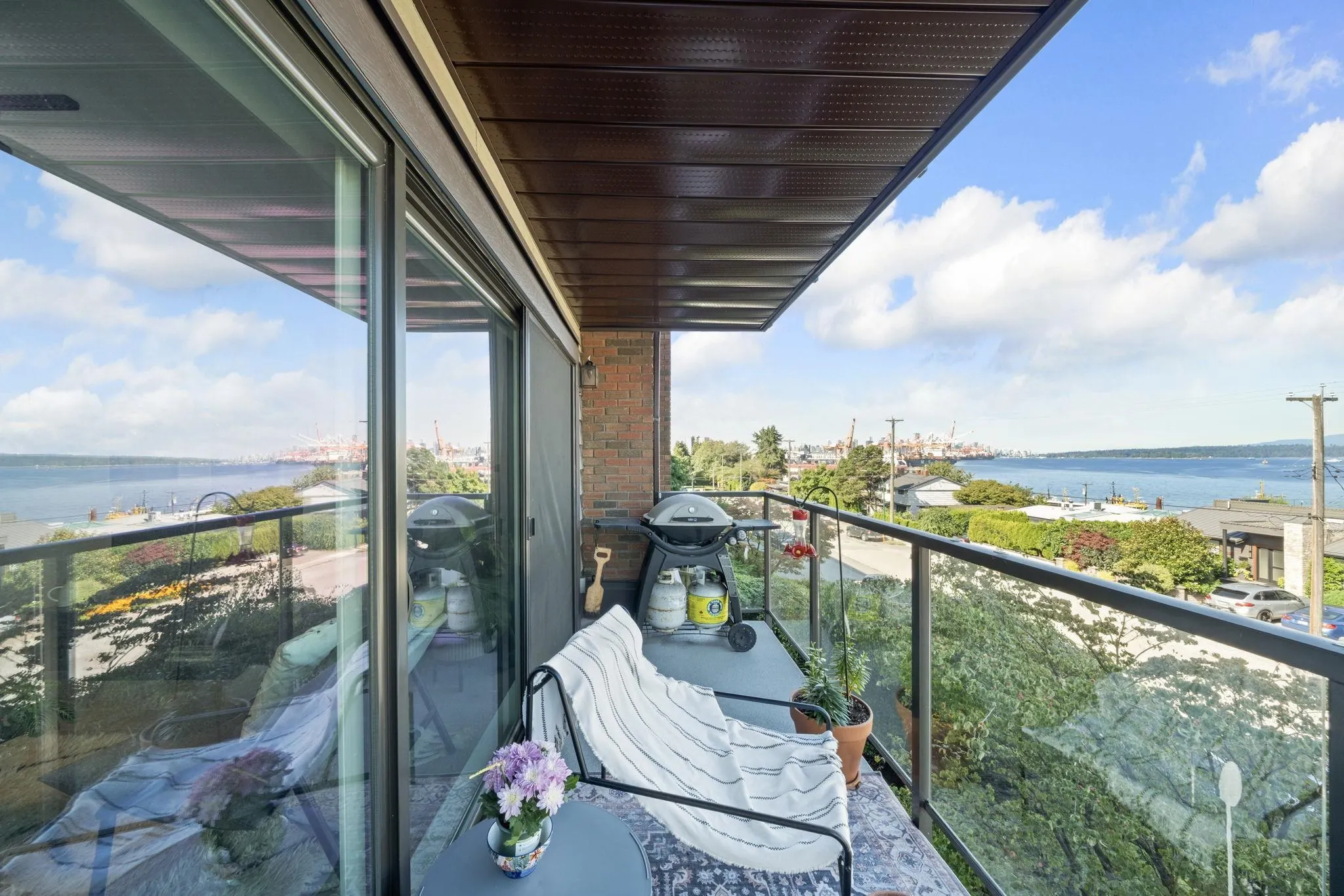 302 2366 Wall Street