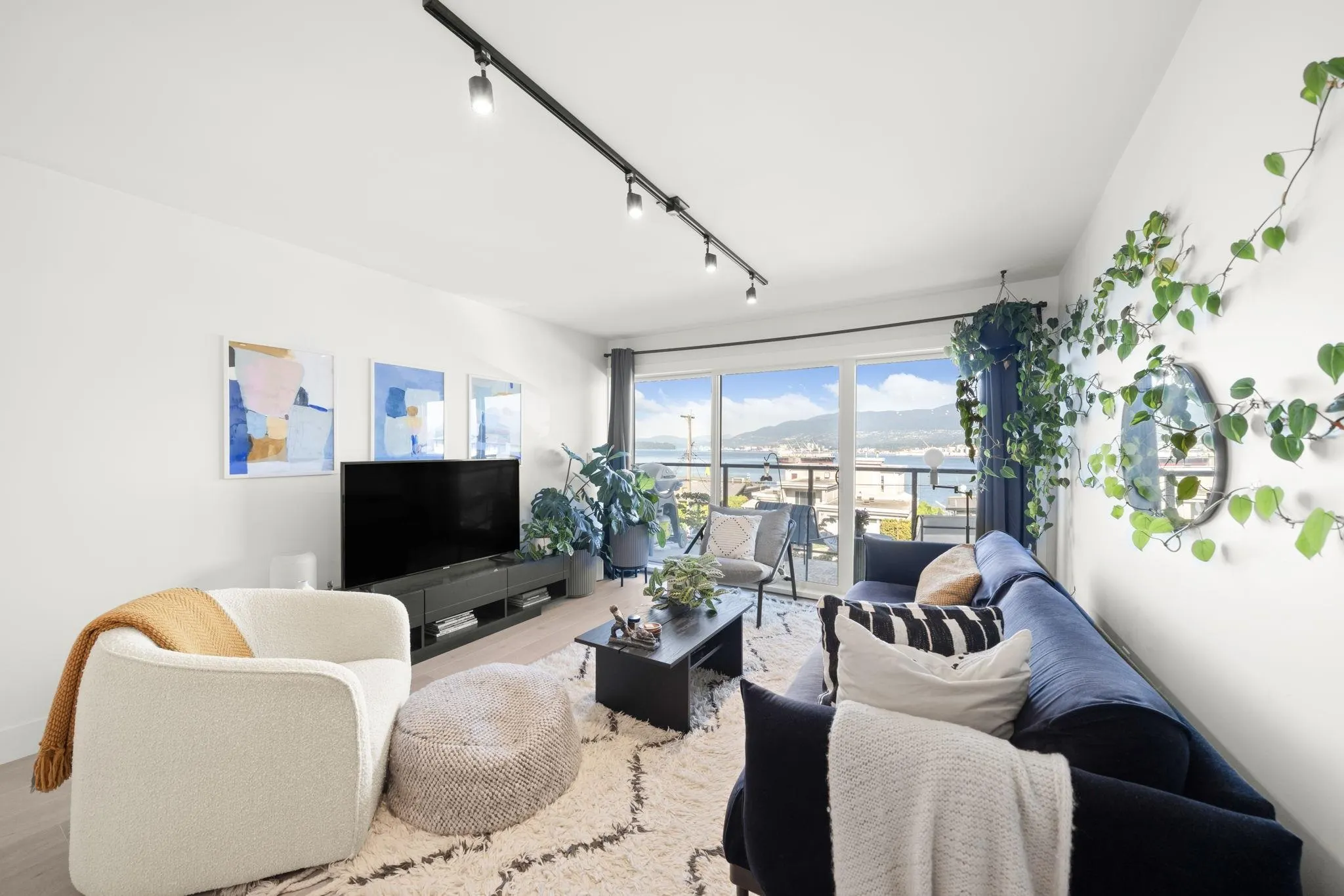 302 2366 Wall Street