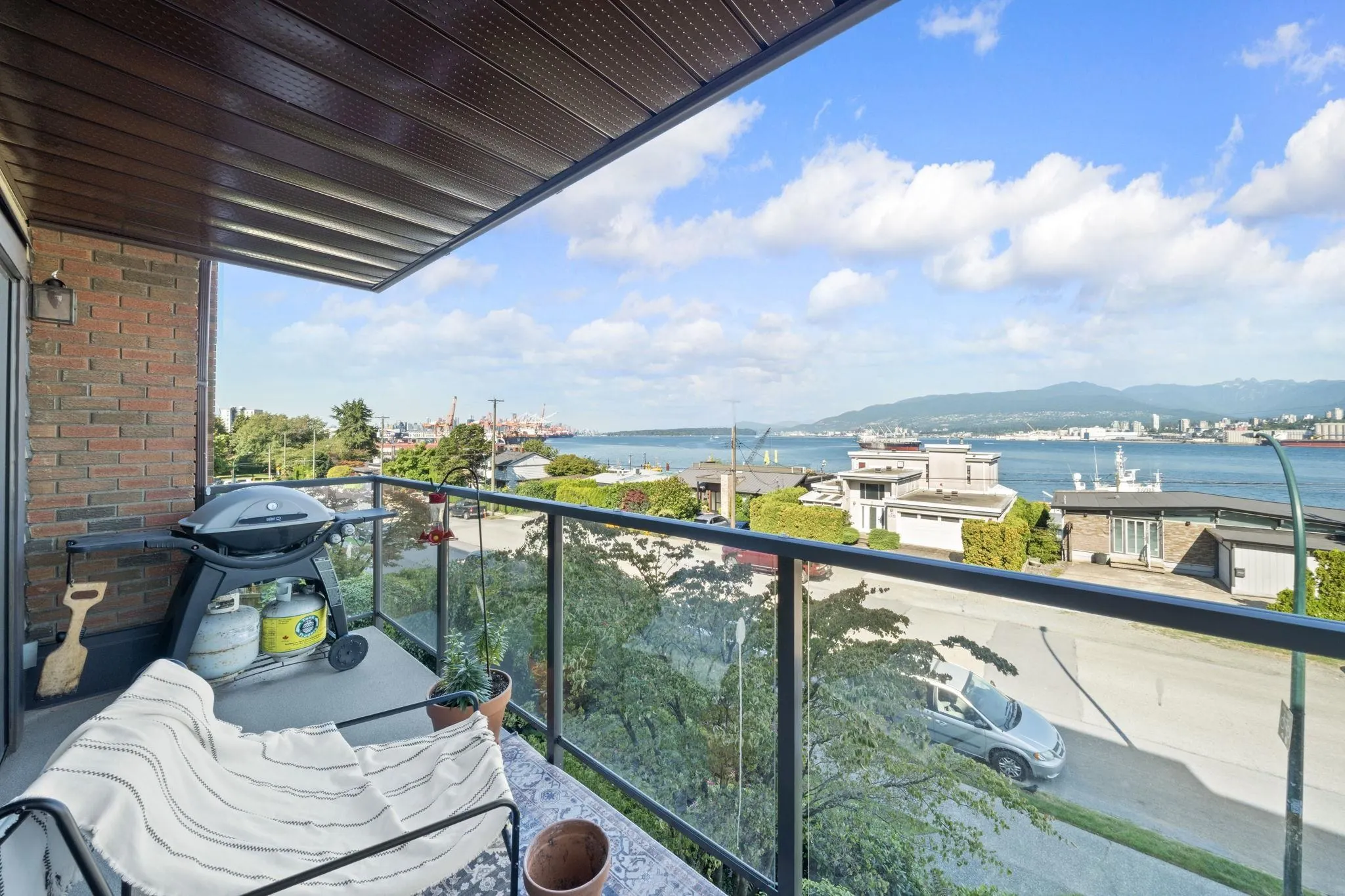 302 2366 Wall Street