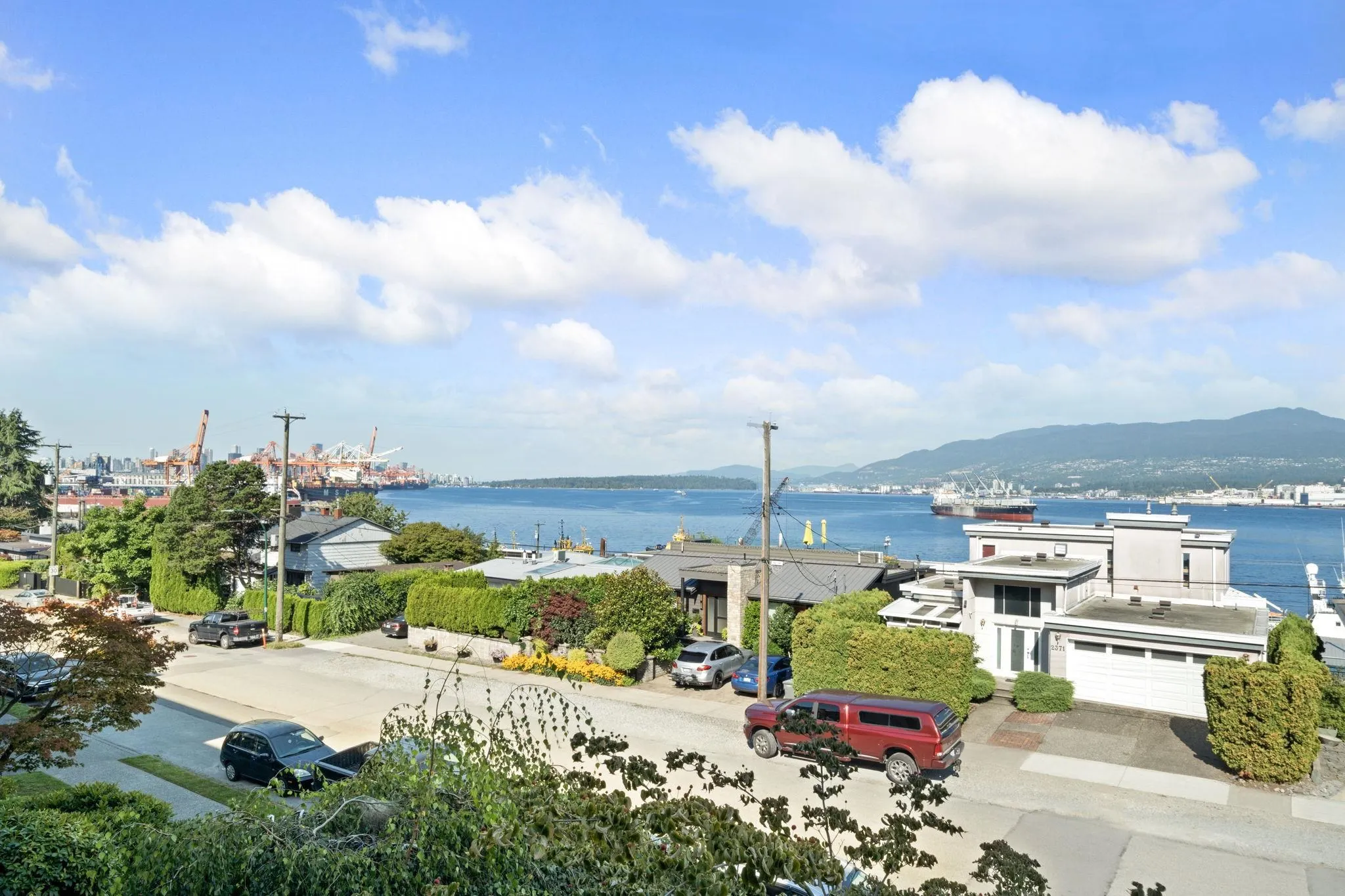 302 2366 Wall Street