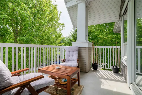 305 20750 Duncan Way