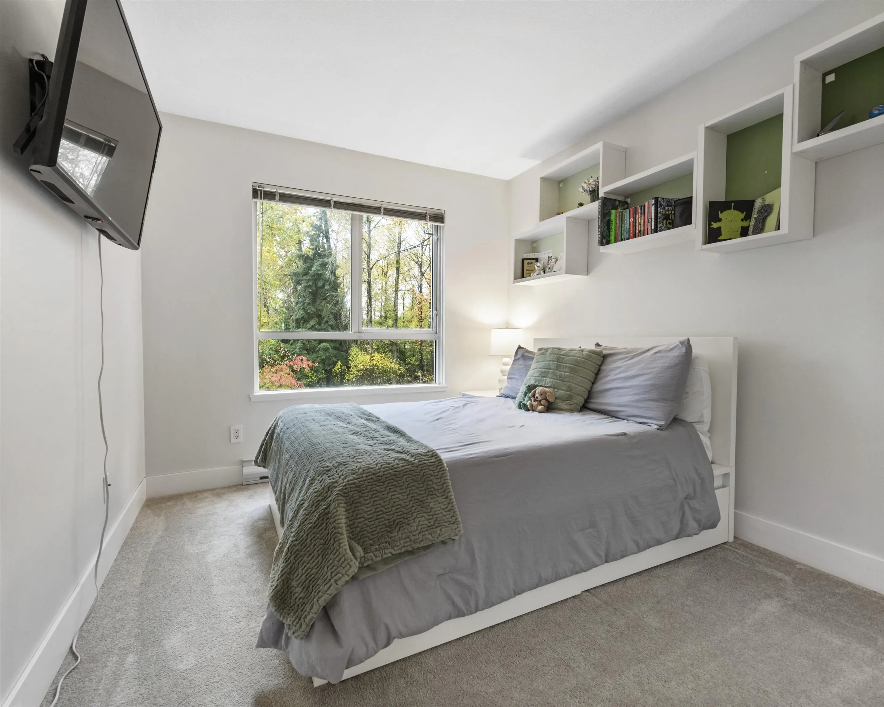 227 1215 Lansdowne Drive