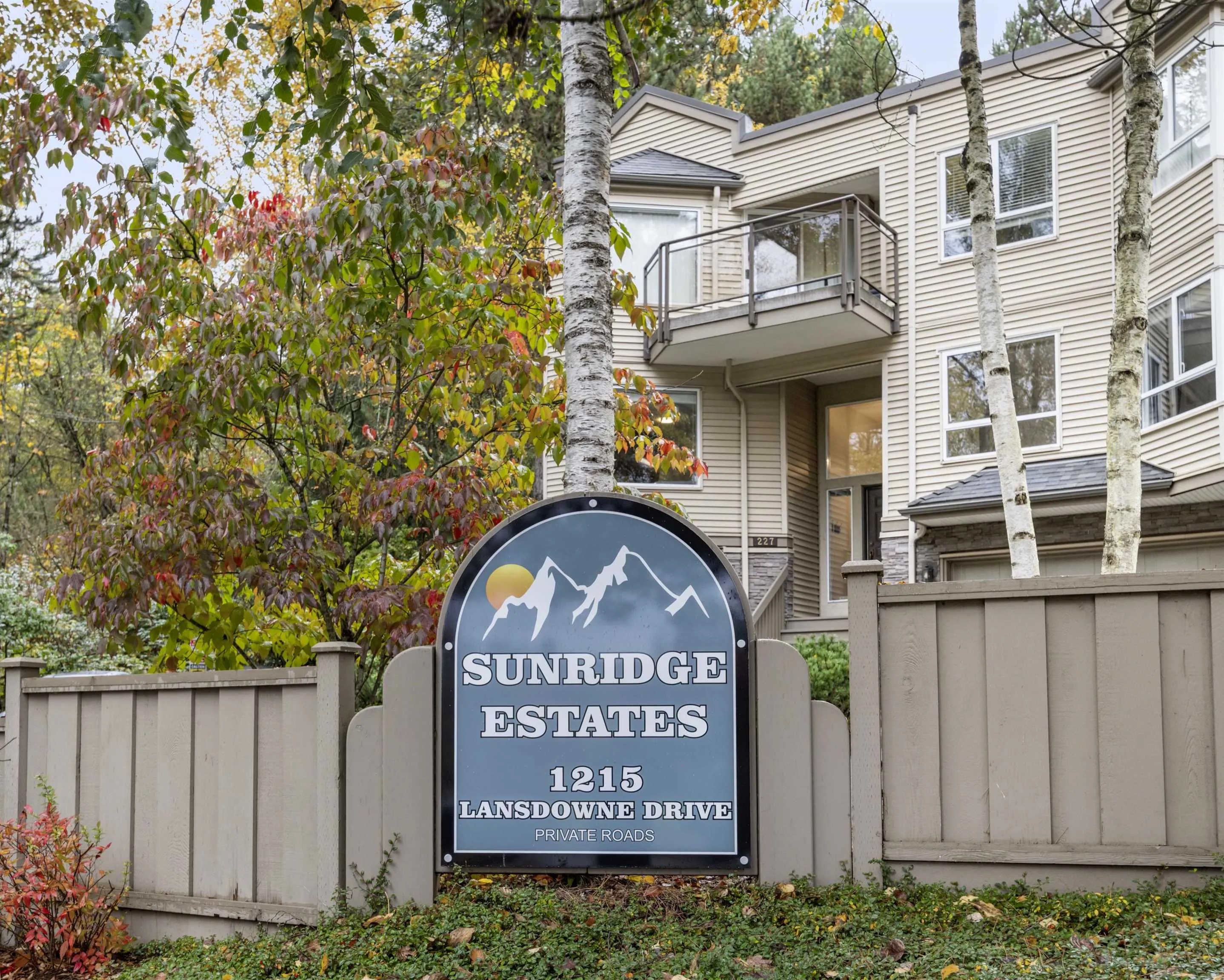 227 1215 Lansdowne Drive