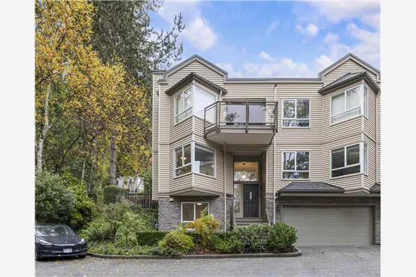 227 1215 Lansdowne Drive