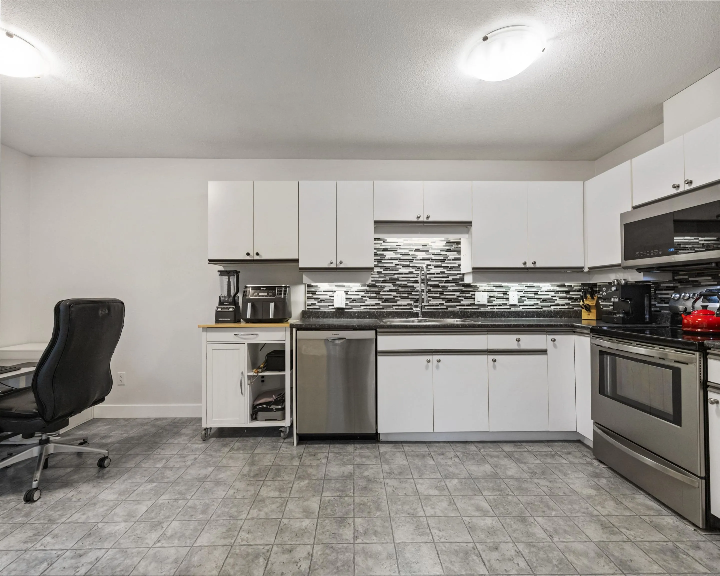 227 1215 Lansdowne Drive