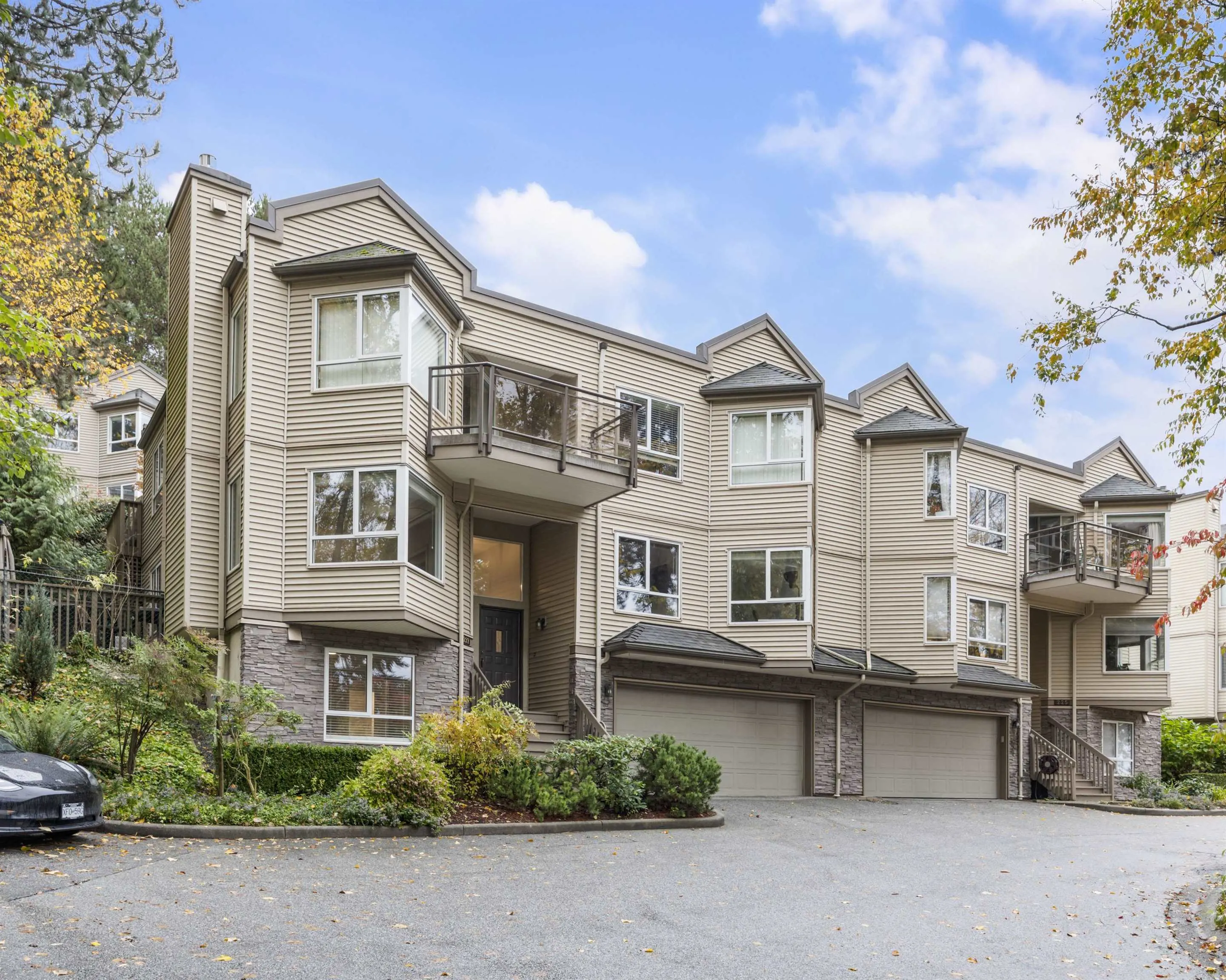 227 1215 Lansdowne Drive