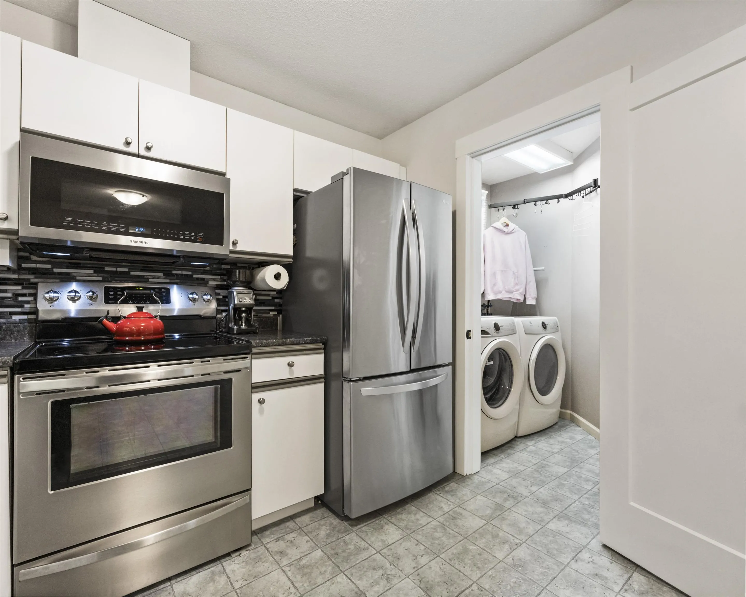 227 1215 Lansdowne Drive