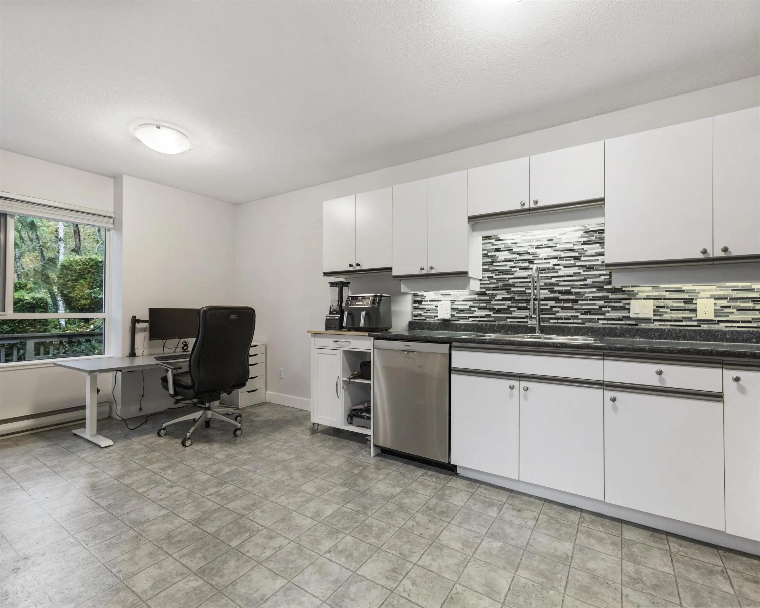 227 1215 Lansdowne Drive