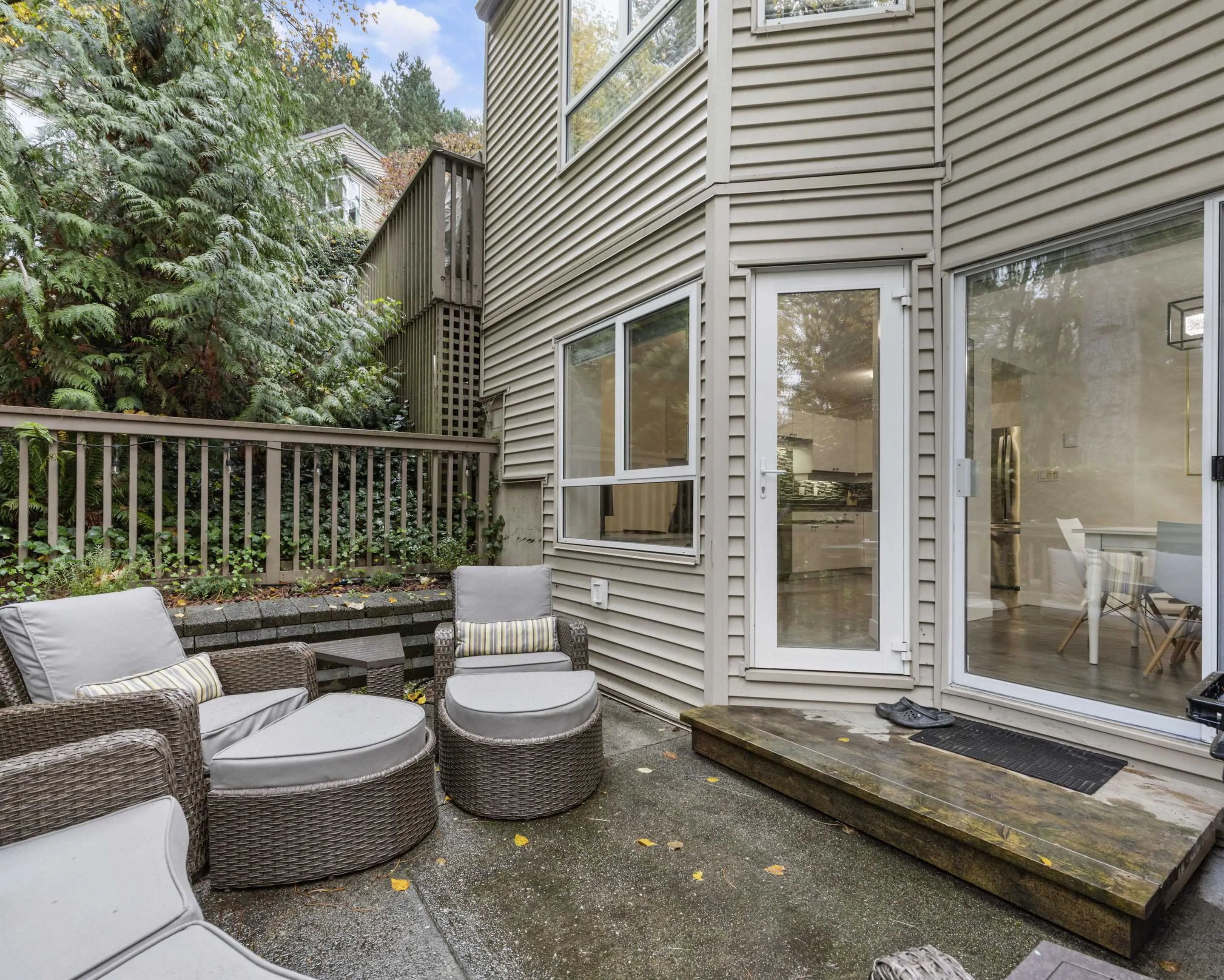 227 1215 Lansdowne Drive