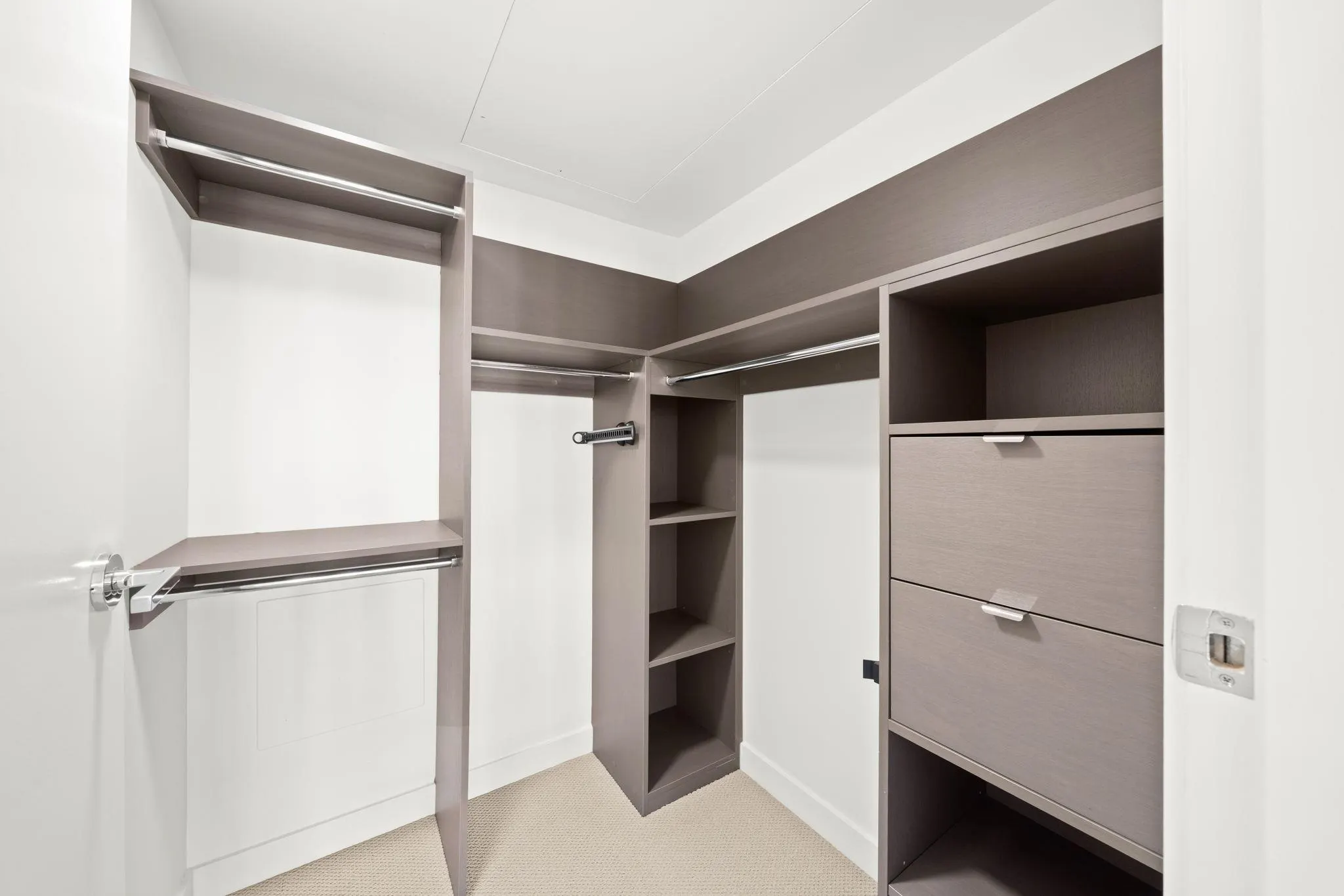 617 8833 Hazelbridge Way