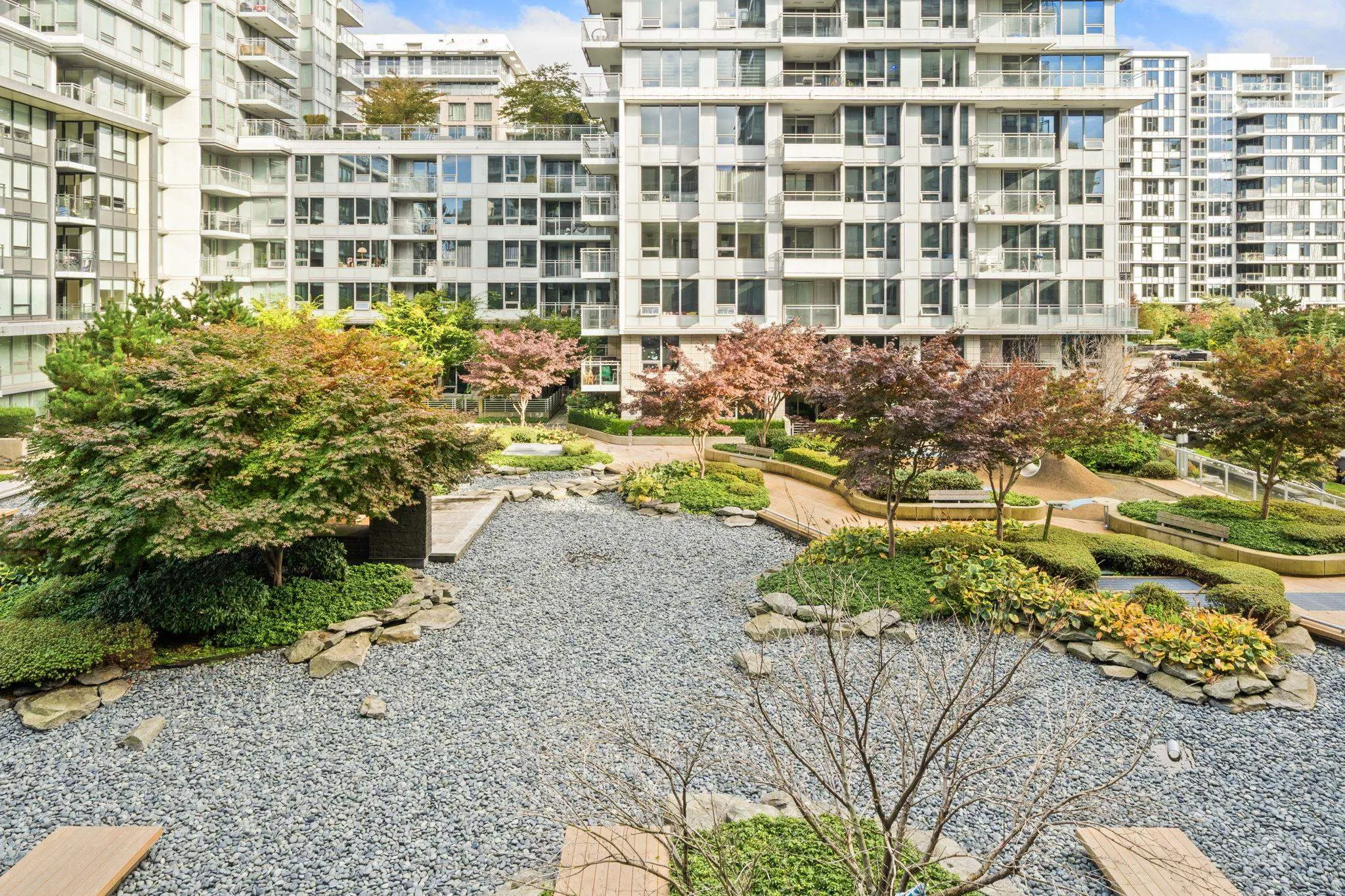 617 8833 Hazelbridge Way