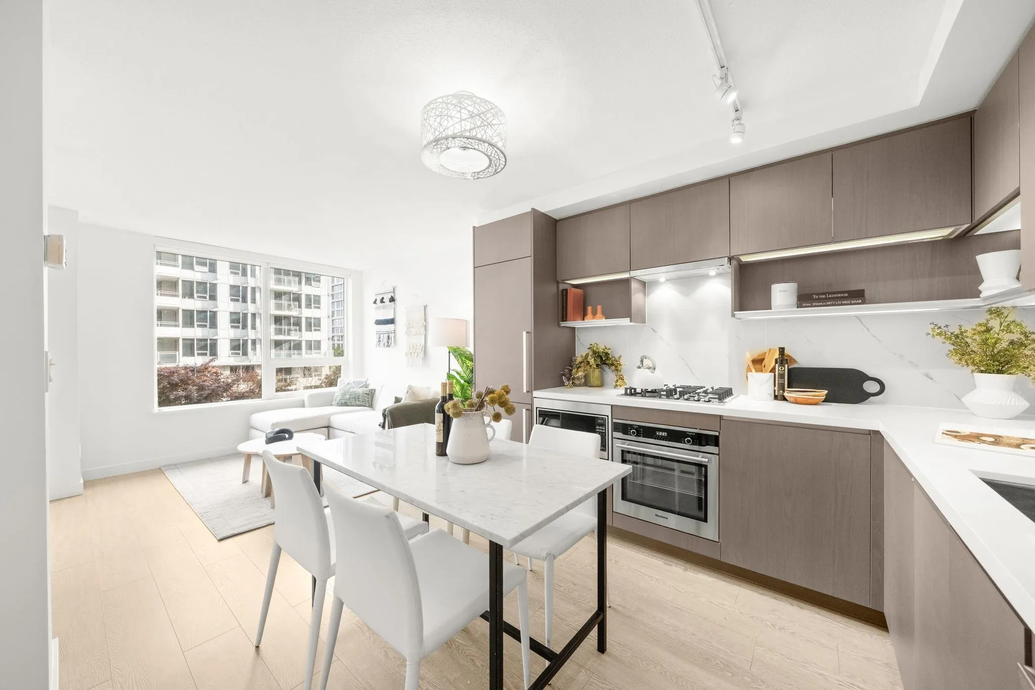 617 8833 Hazelbridge Way