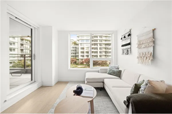 617 8833 Hazelbridge Way