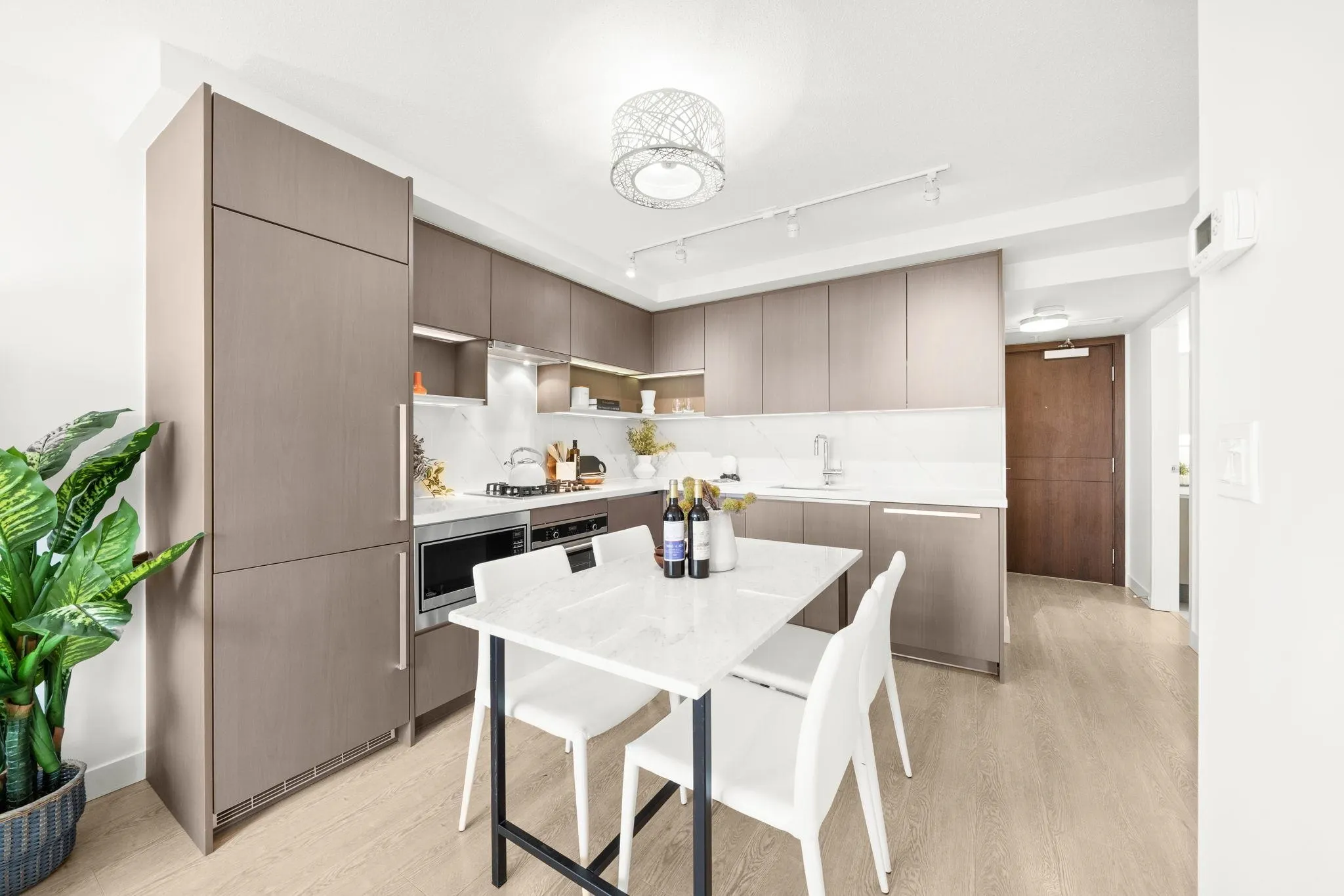 617 8833 Hazelbridge Way