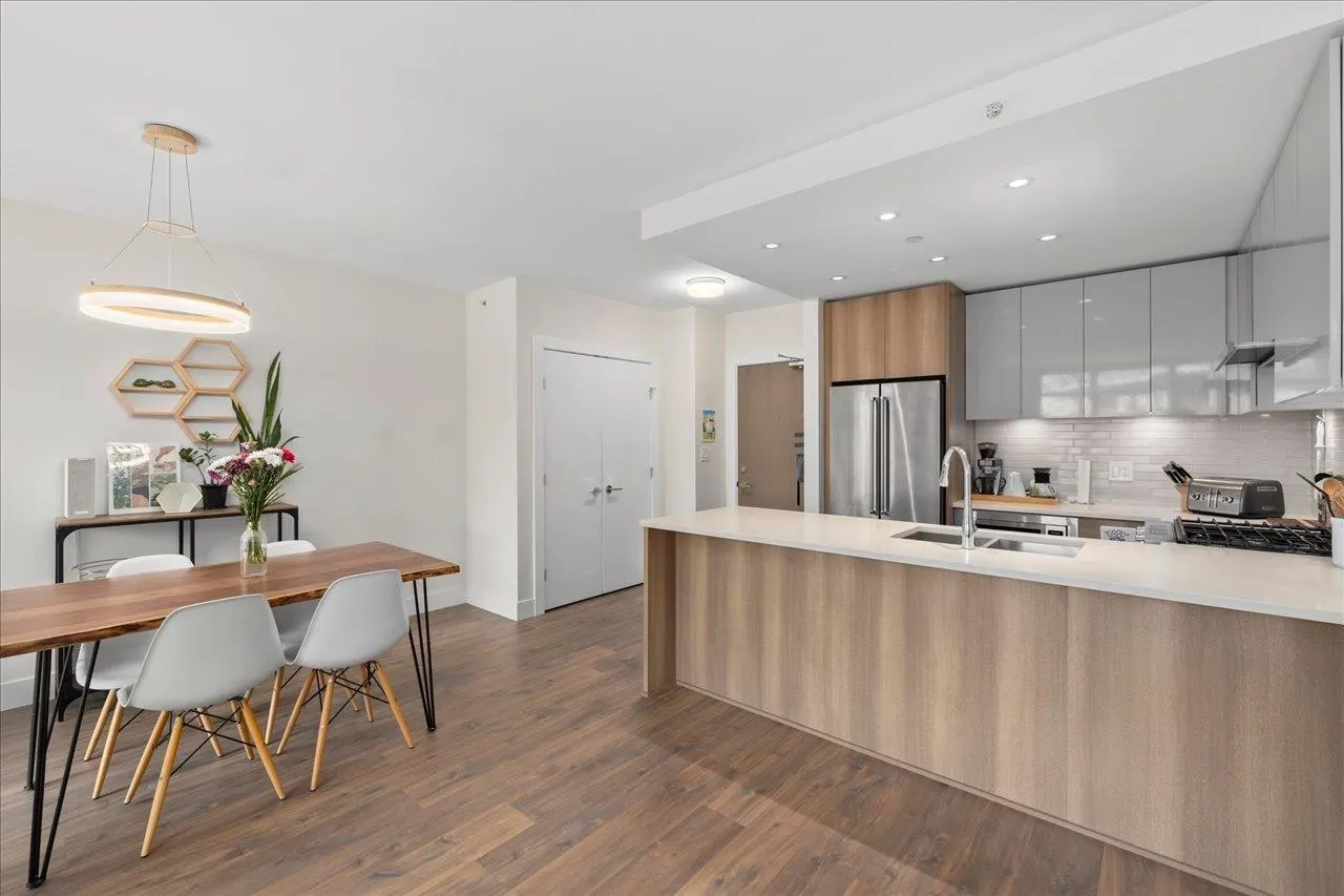 607 258 Nelson's Court