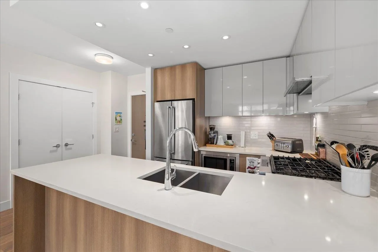 607 258 Nelson's Court