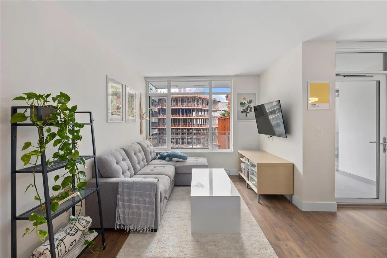 607 258 Nelson's Court